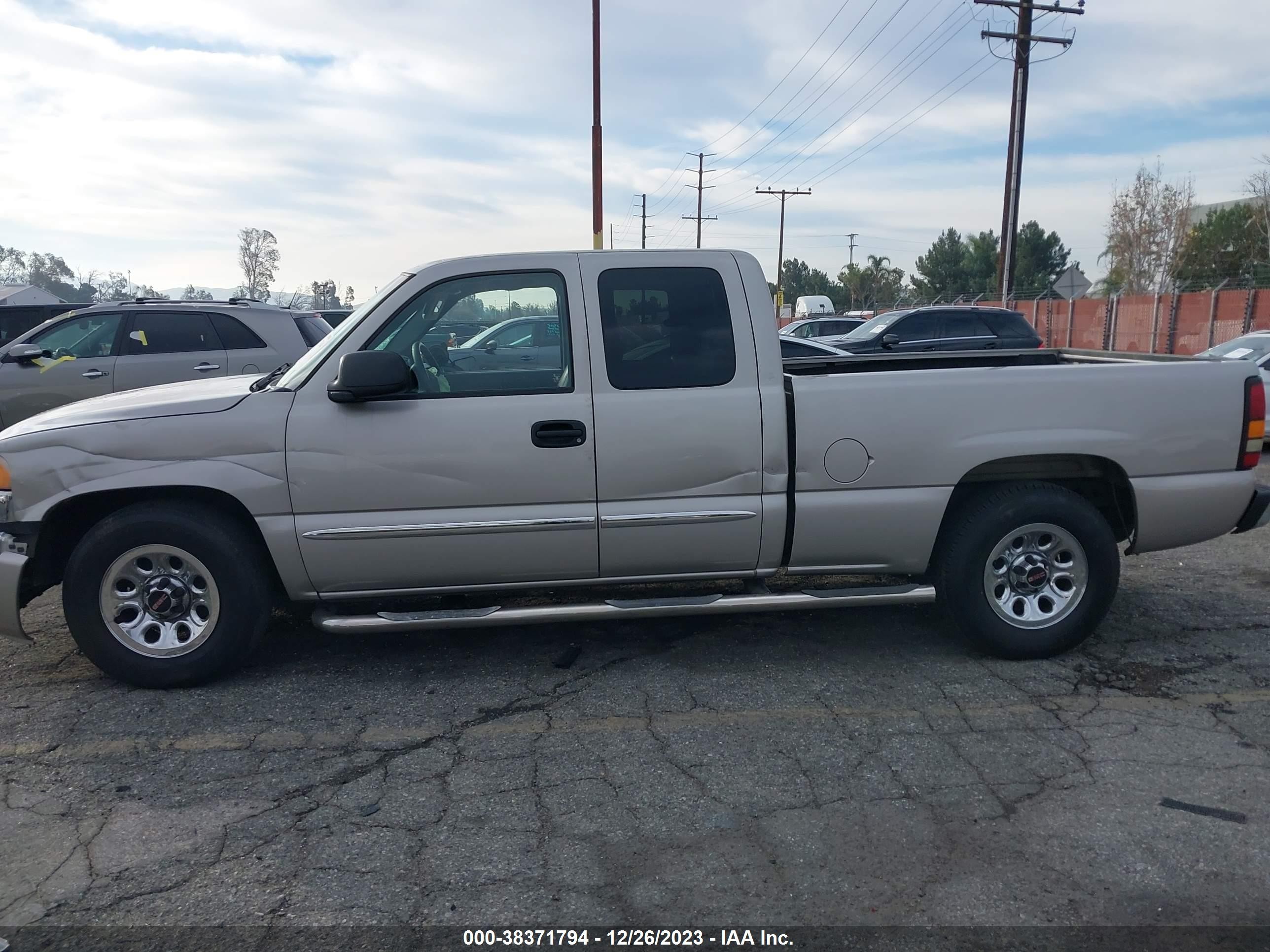 Photo 13 VIN: 1GTEC19T65Z129864 - GMC SIERRA 