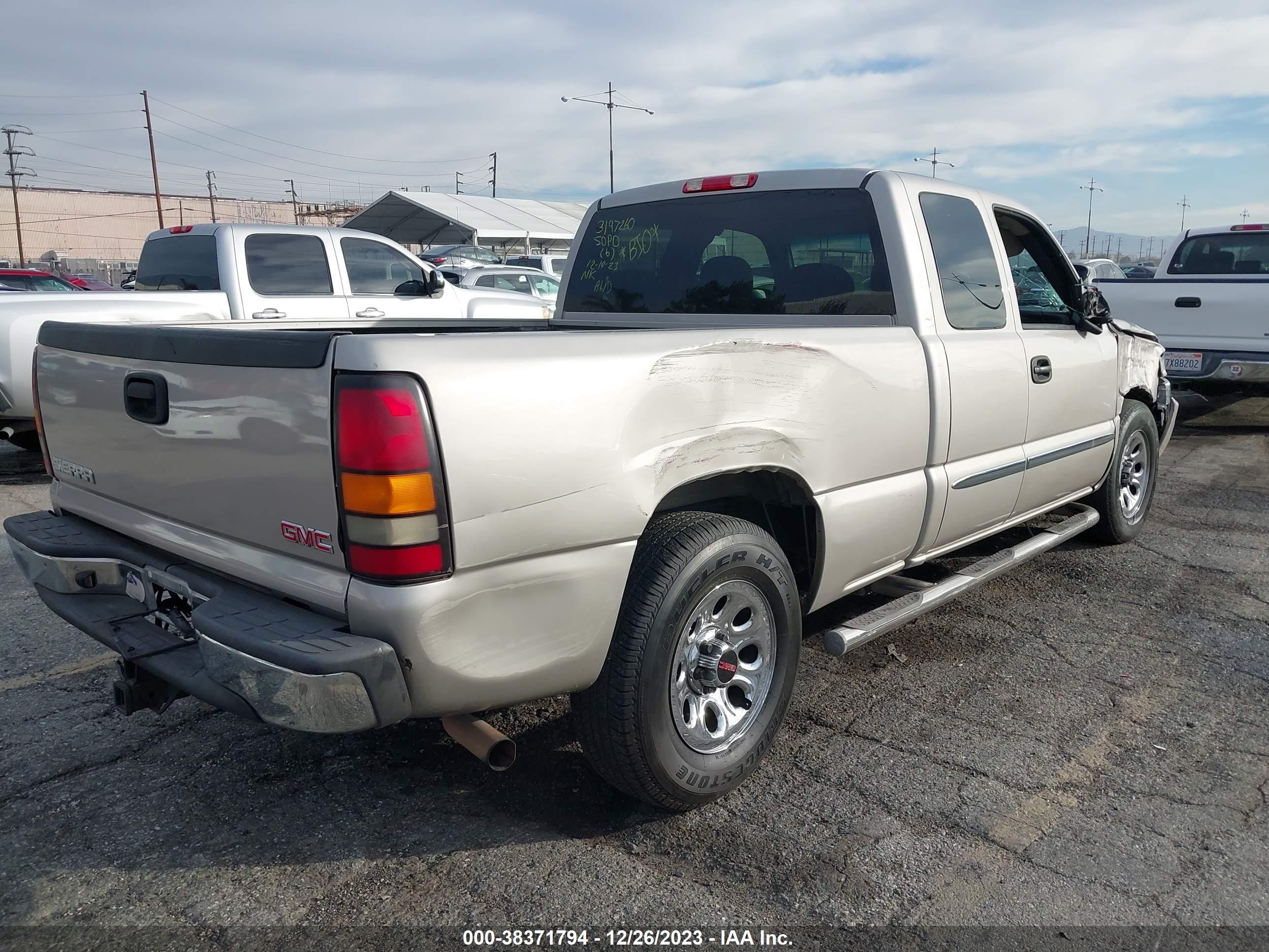 Photo 3 VIN: 1GTEC19T65Z129864 - GMC SIERRA 