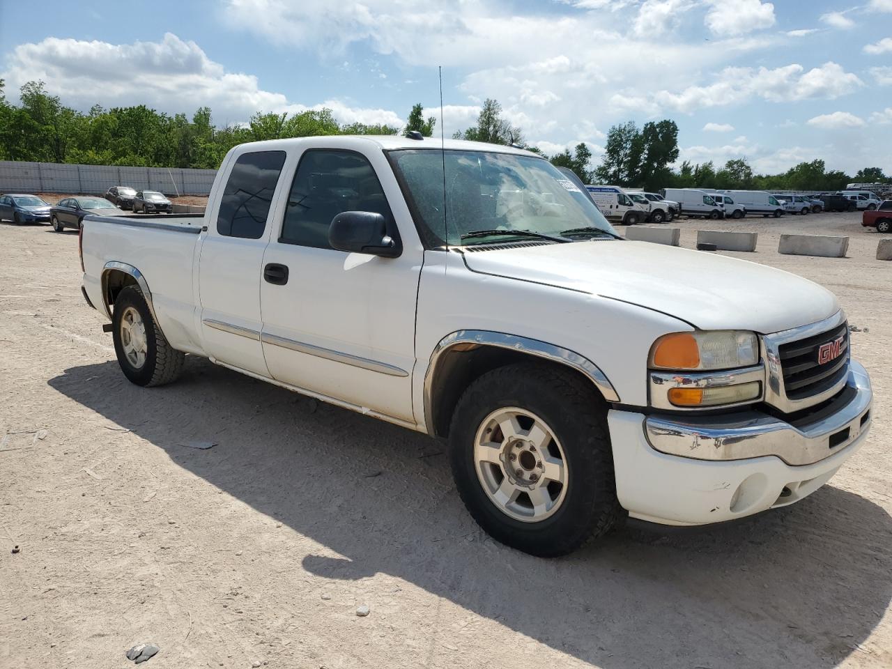 Photo 3 VIN: 1GTEC19T95Z214147 - GMC SIERRA 