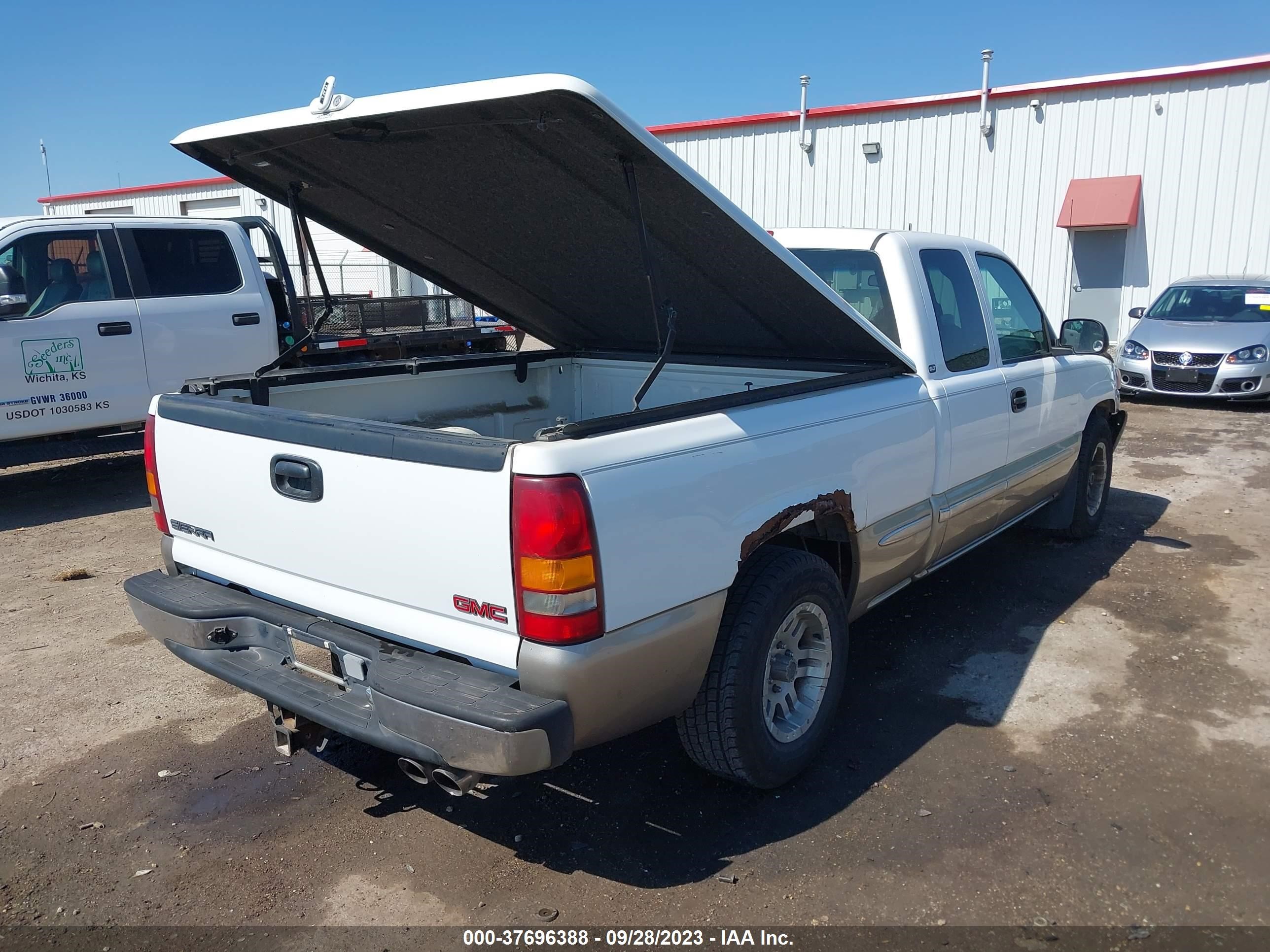 Photo 3 VIN: 1GTEC19T9YZ125859 - GMC SIERRA 