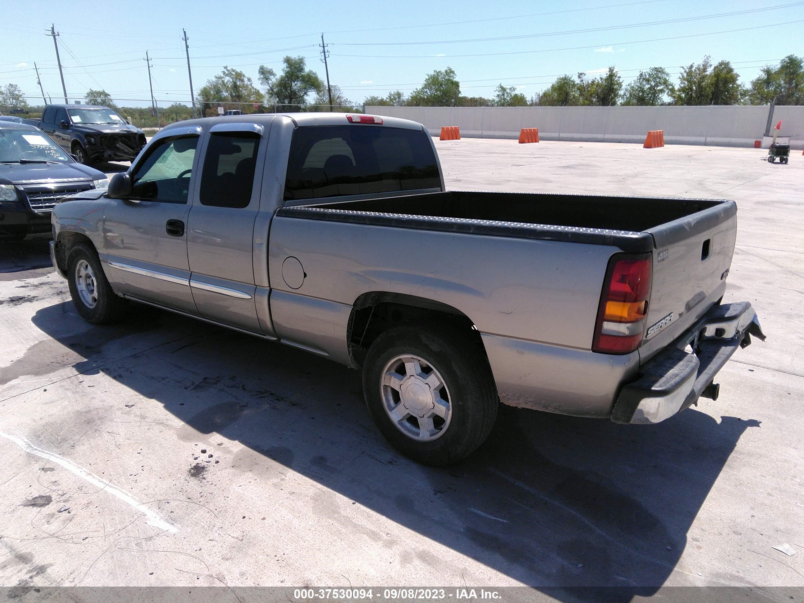 Photo 2 VIN: 1GTEC19TX3Z111297 - GMC SIERRA 