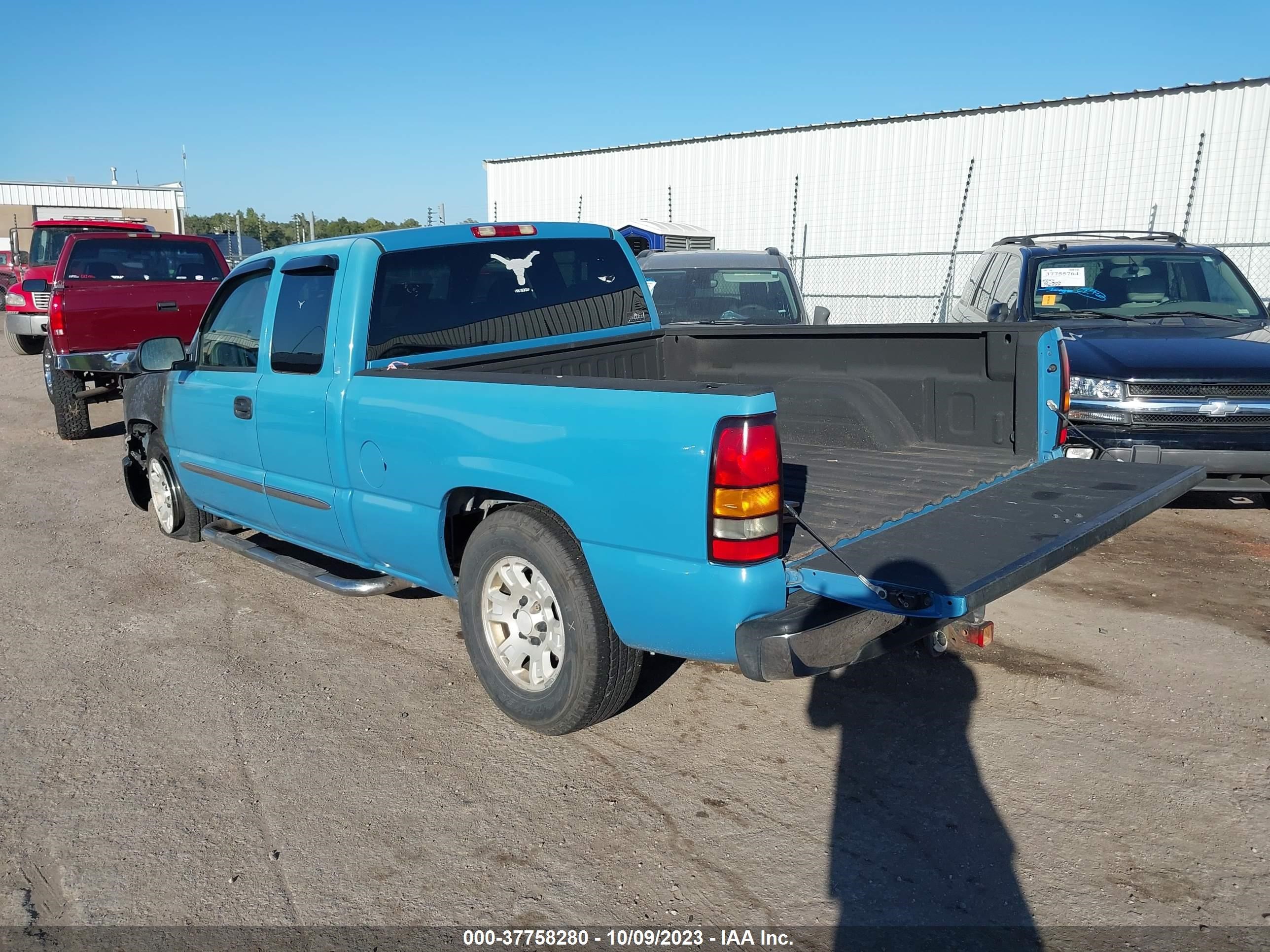 Photo 2 VIN: 1GTEC19TX5Z330604 - GMC SIERRA 