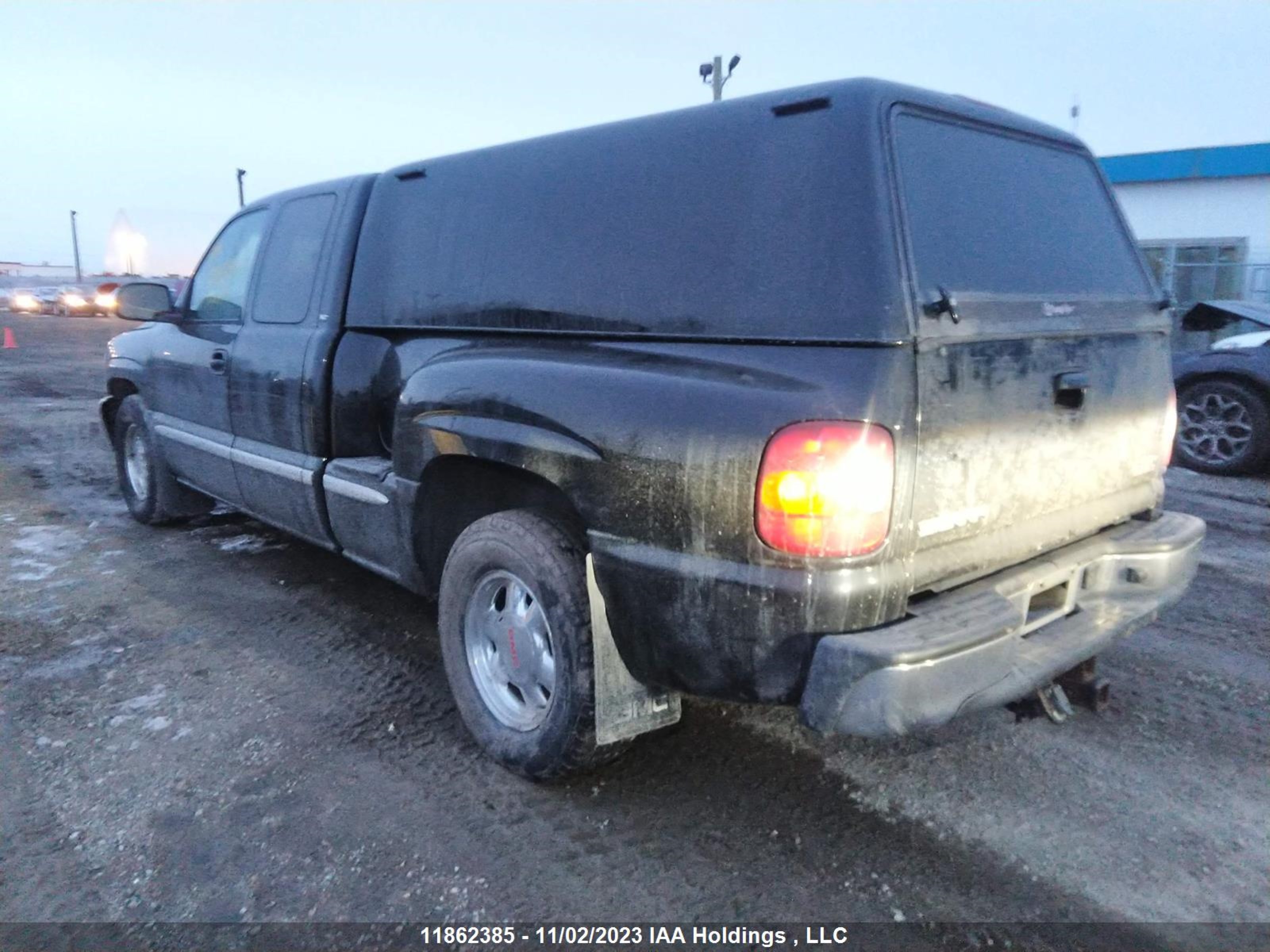 Photo 2 VIN: 1GTEC19TXYZ359038 - GMC SIERRA 