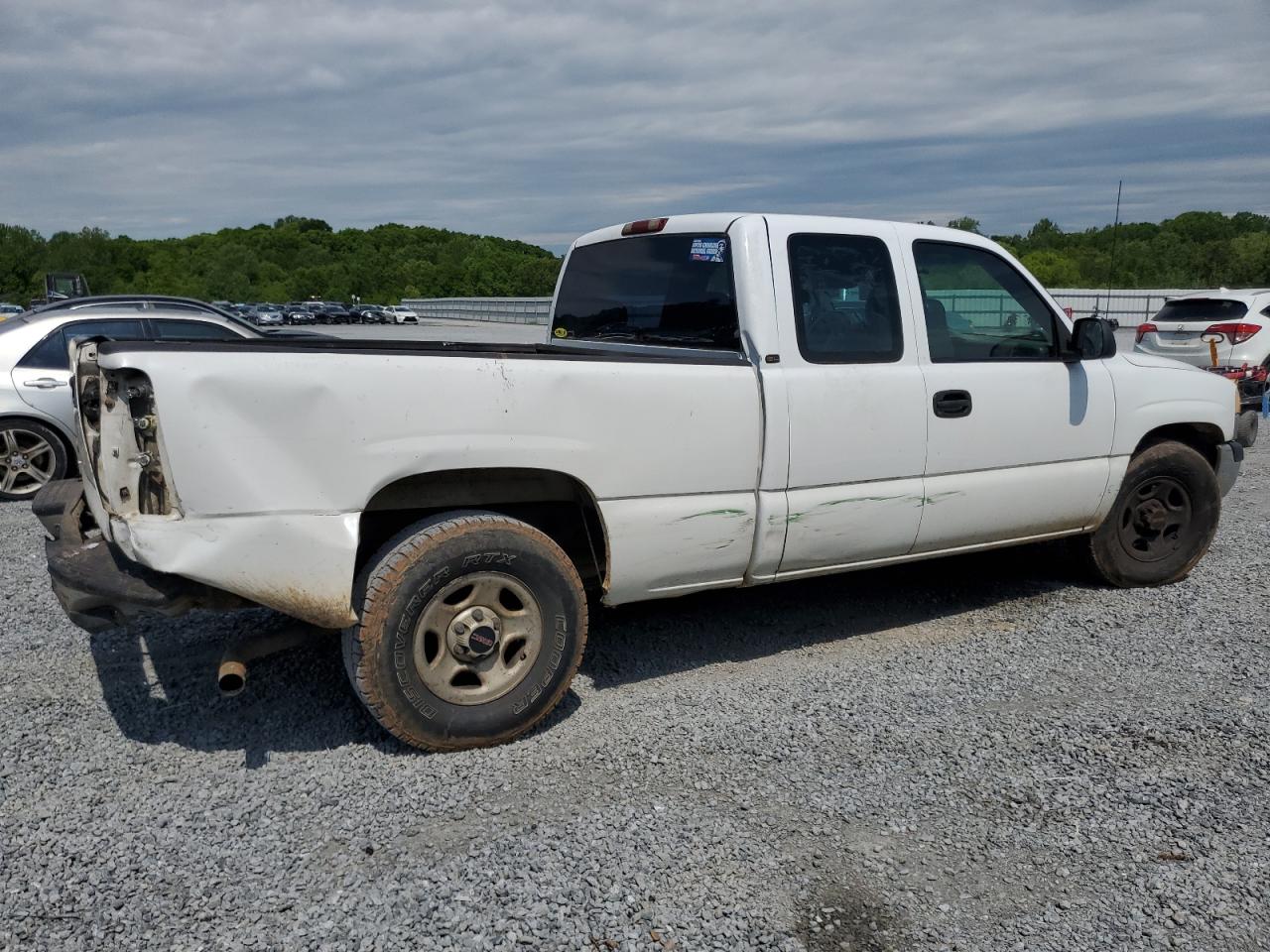 Photo 2 VIN: 1GTEC19V1YZ284621 - GMC SIERRA 