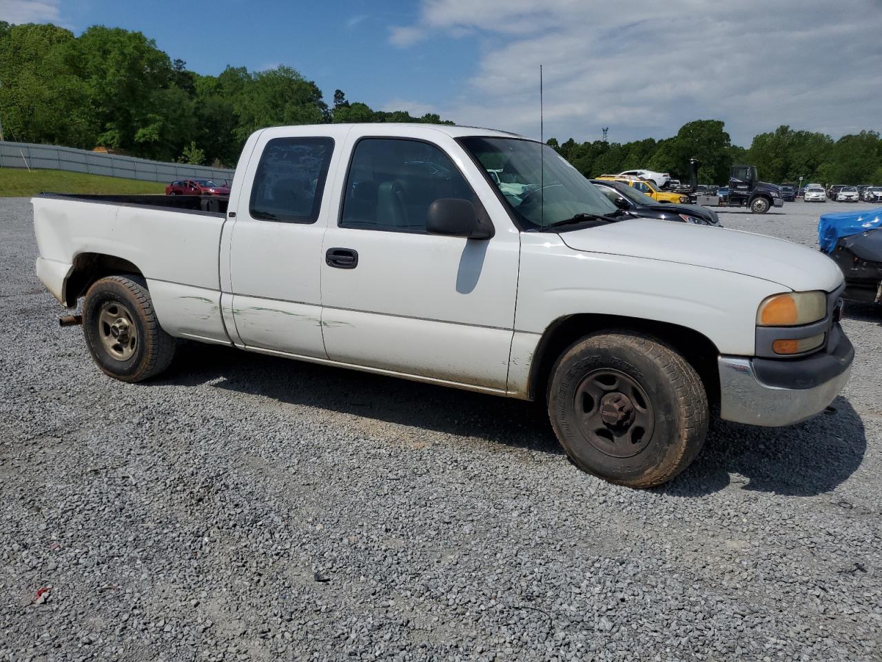 Photo 3 VIN: 1GTEC19V1YZ284621 - GMC SIERRA 