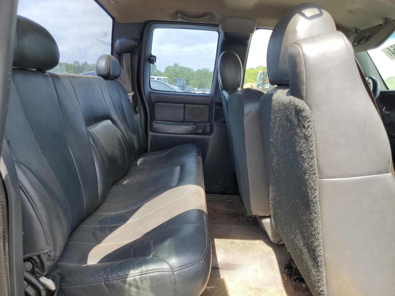 Photo 9 VIN: 1GTEC19V1YZ284621 - GMC SIERRA 