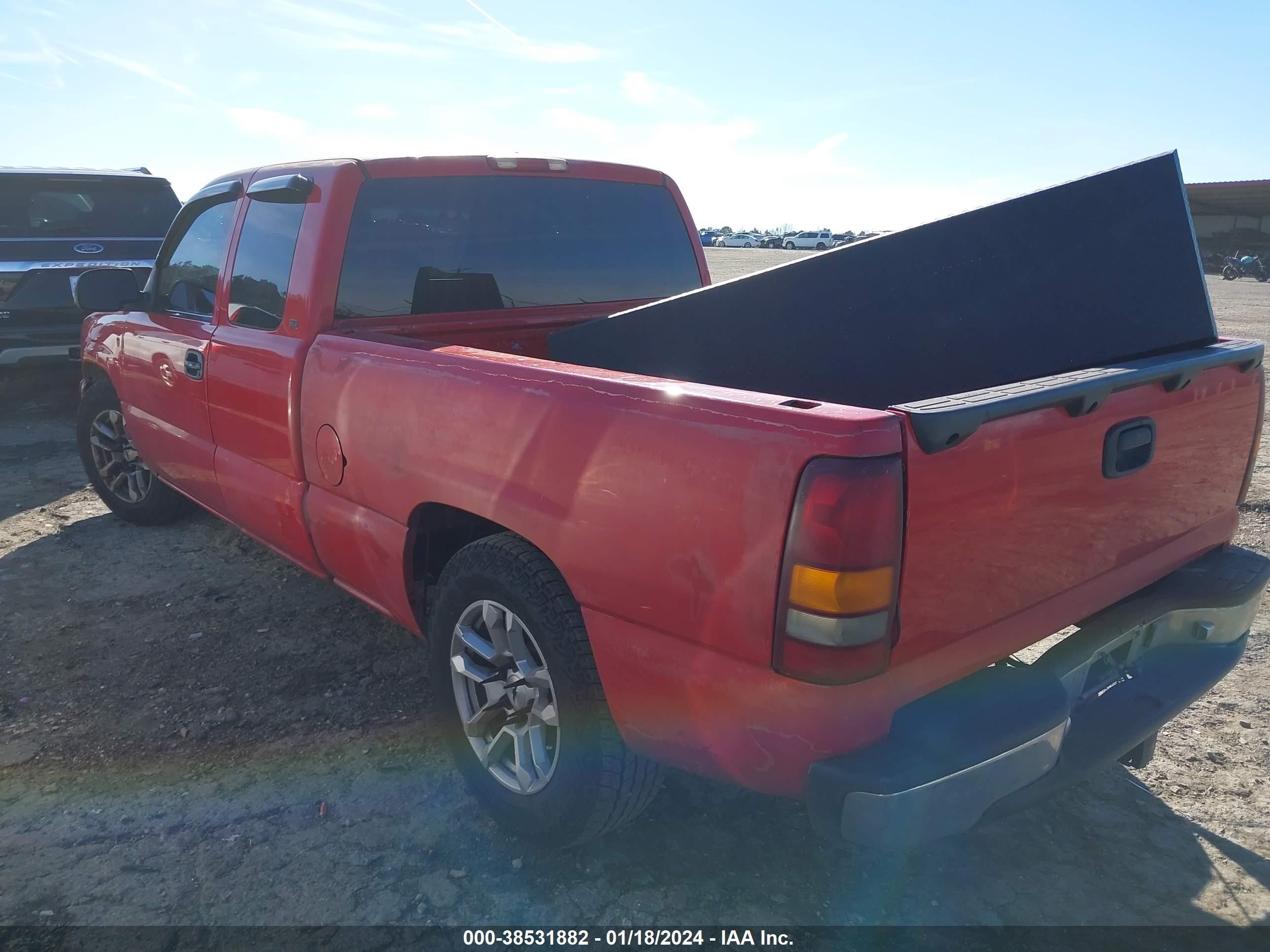 Photo 2 VIN: 1GTEC19V2YZ215596 - GMC SIERRA 