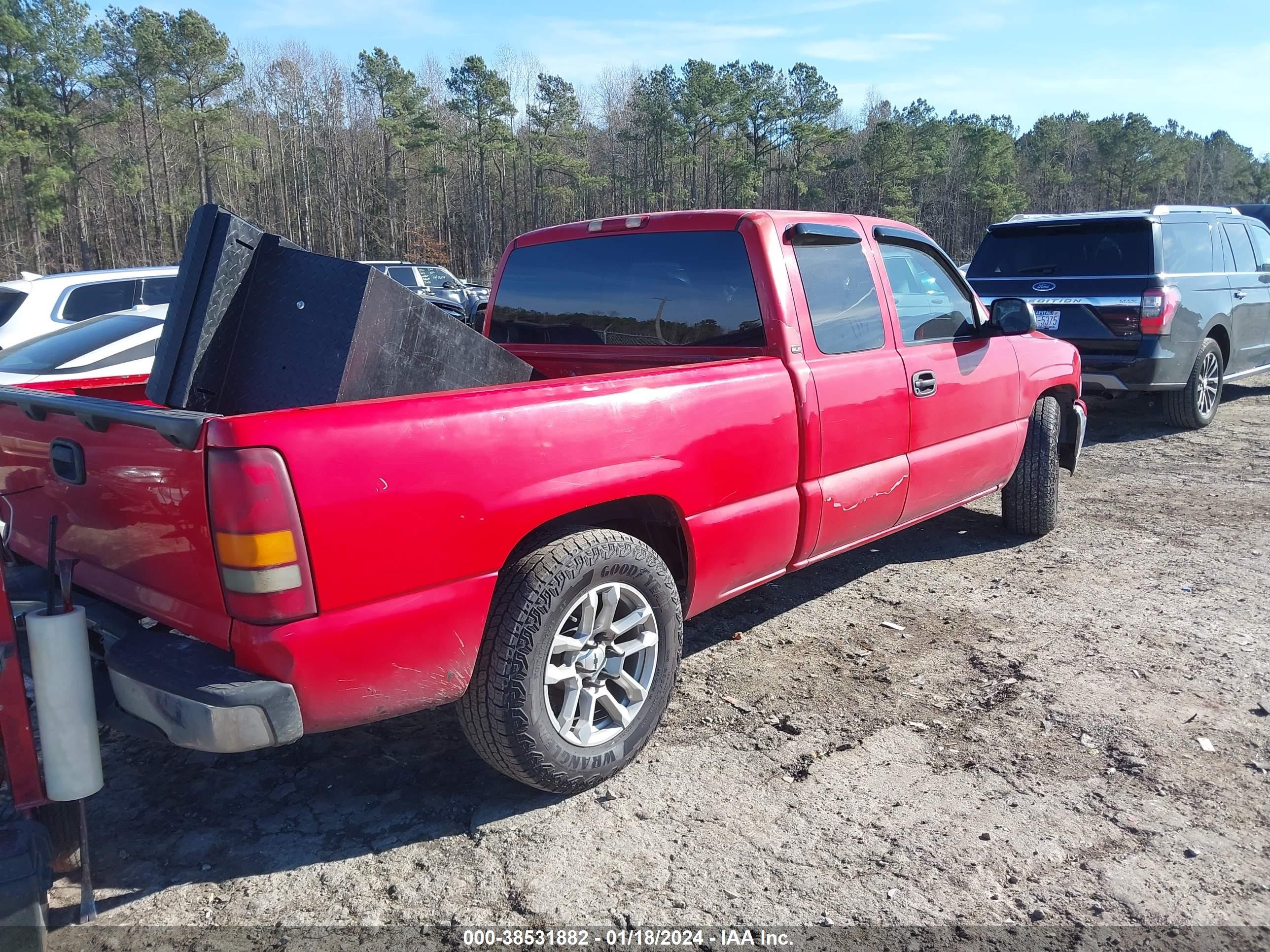 Photo 3 VIN: 1GTEC19V2YZ215596 - GMC SIERRA 