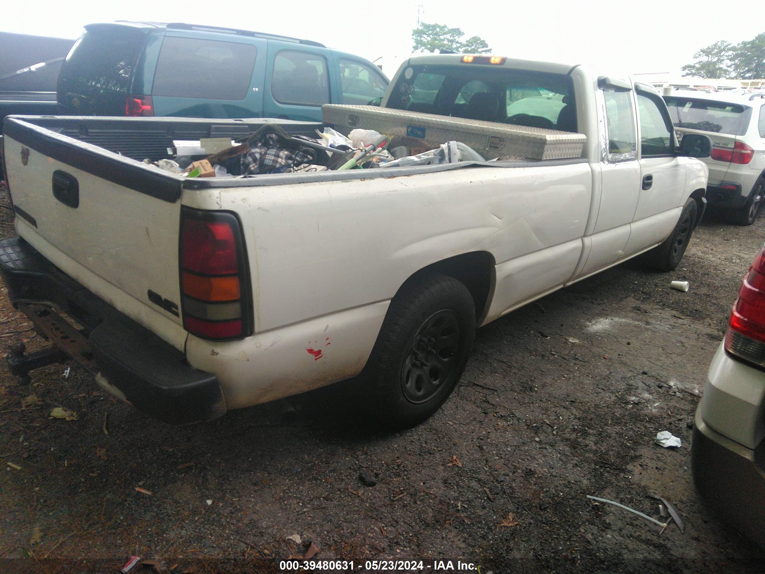 Photo 3 VIN: 1GTEC19V66E100357 - GMC SIERRA 