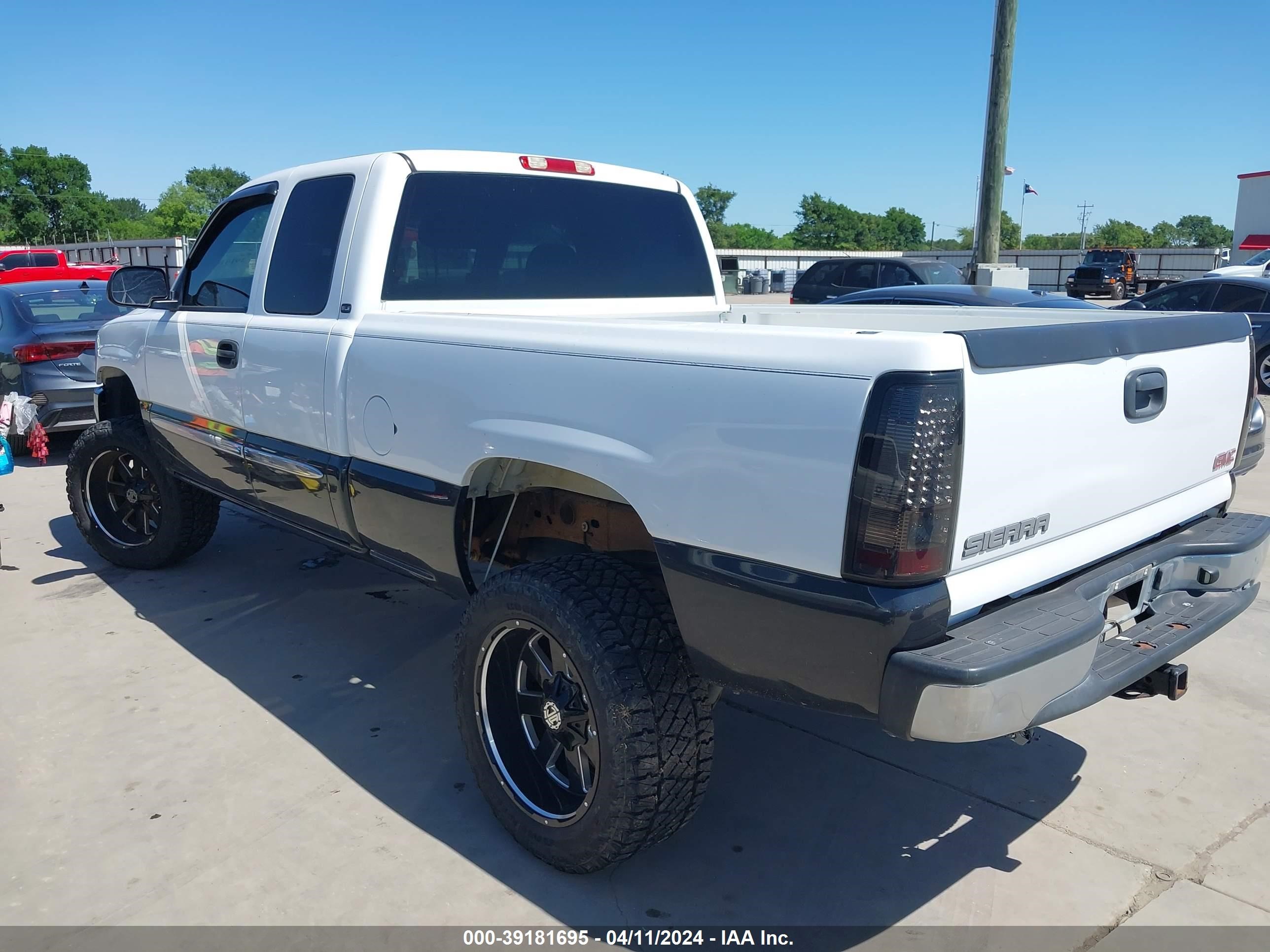 Photo 2 VIN: 1GTEC19V95Z246629 - GMC SIERRA 