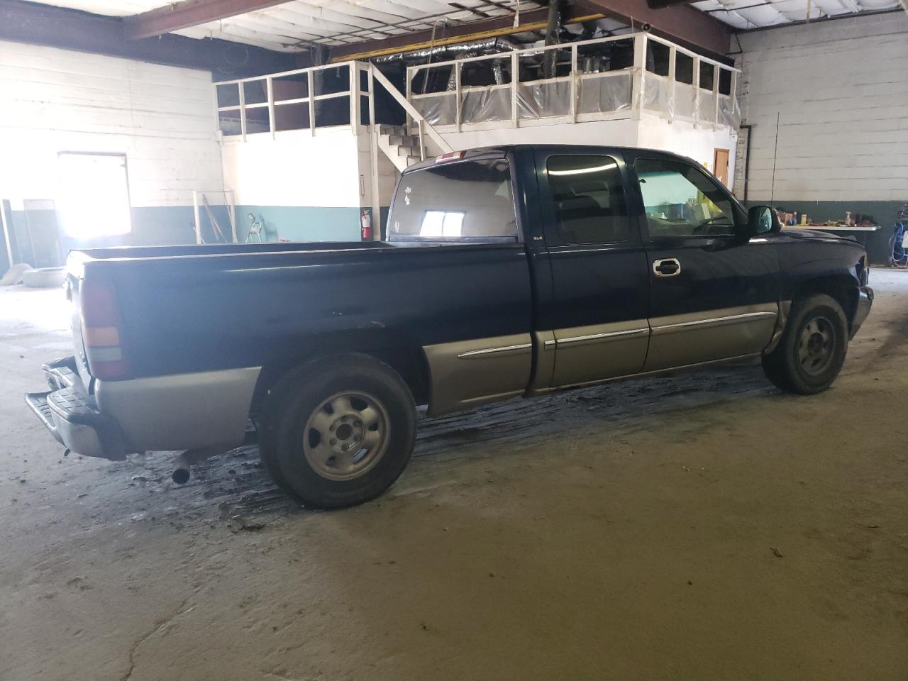 Photo 2 VIN: 1GTEC19V9YZ310012 - GMC SIERRA 