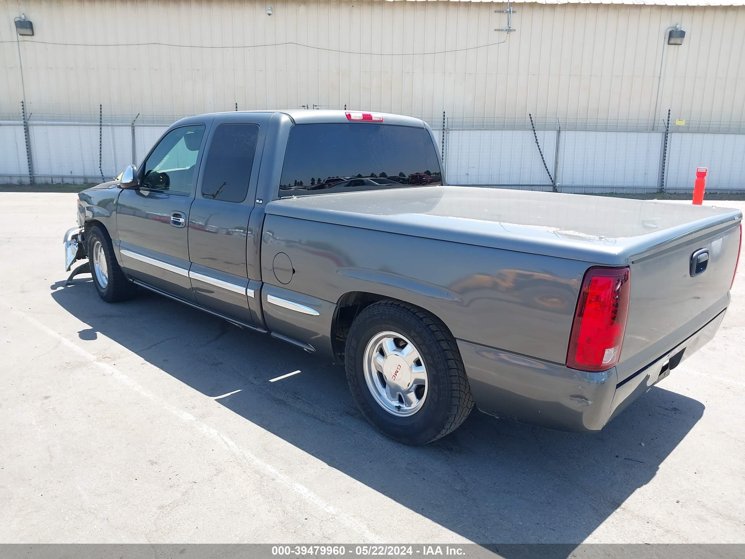 Photo 2 VIN: 1GTEC19VXYZ298520 - GMC SIERRA 