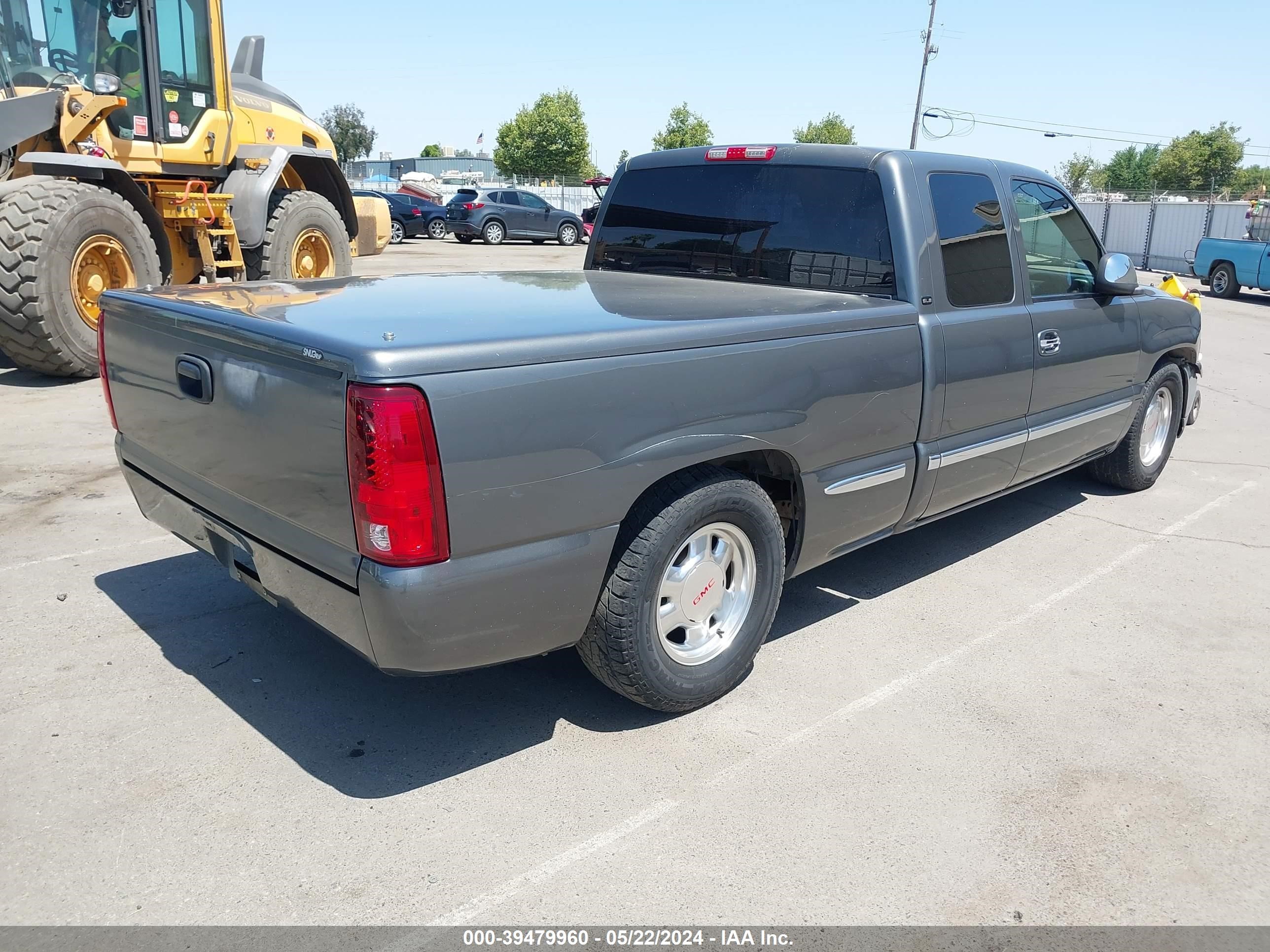 Photo 3 VIN: 1GTEC19VXYZ298520 - GMC SIERRA 