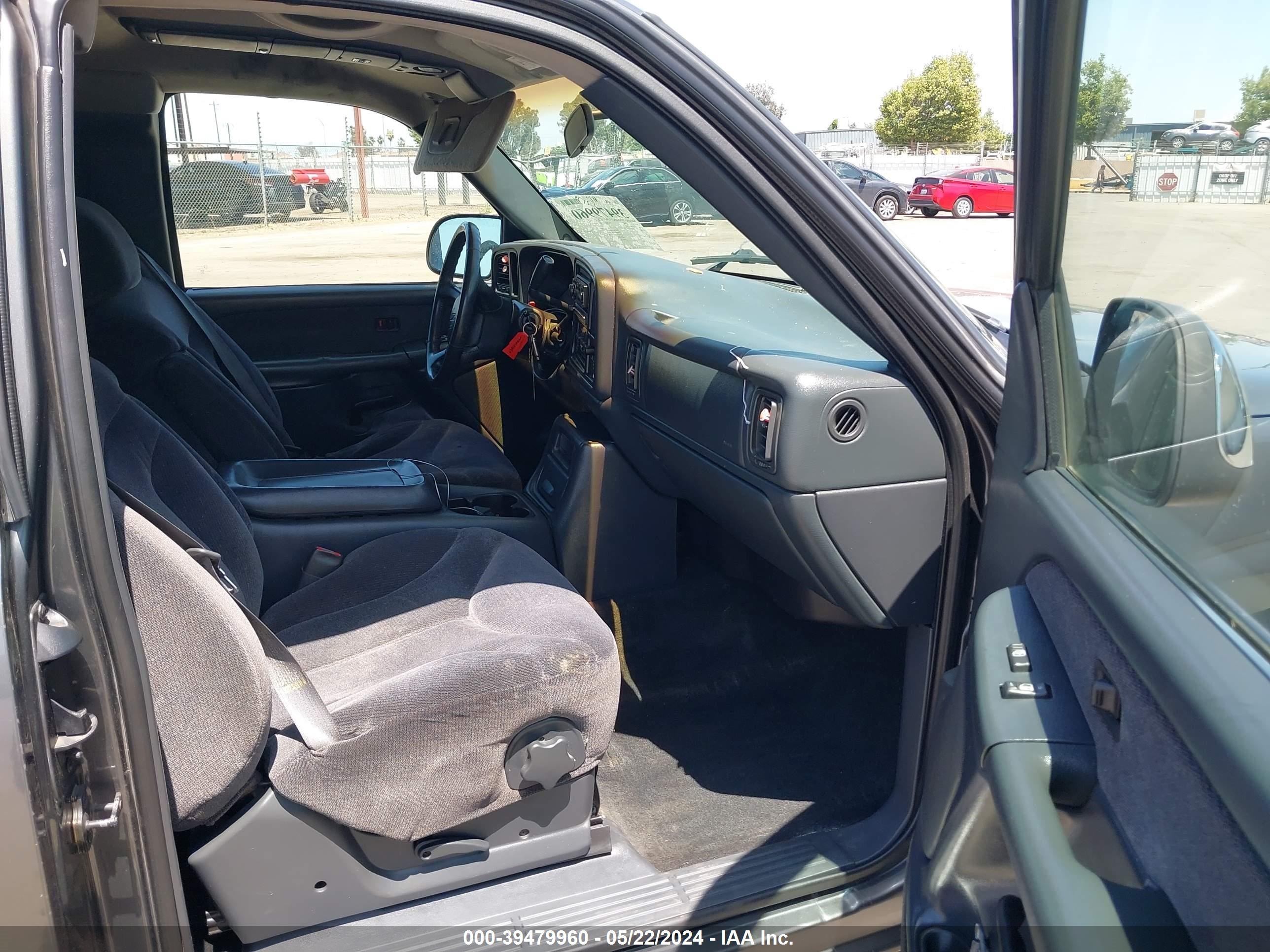 Photo 4 VIN: 1GTEC19VXYZ298520 - GMC SIERRA 