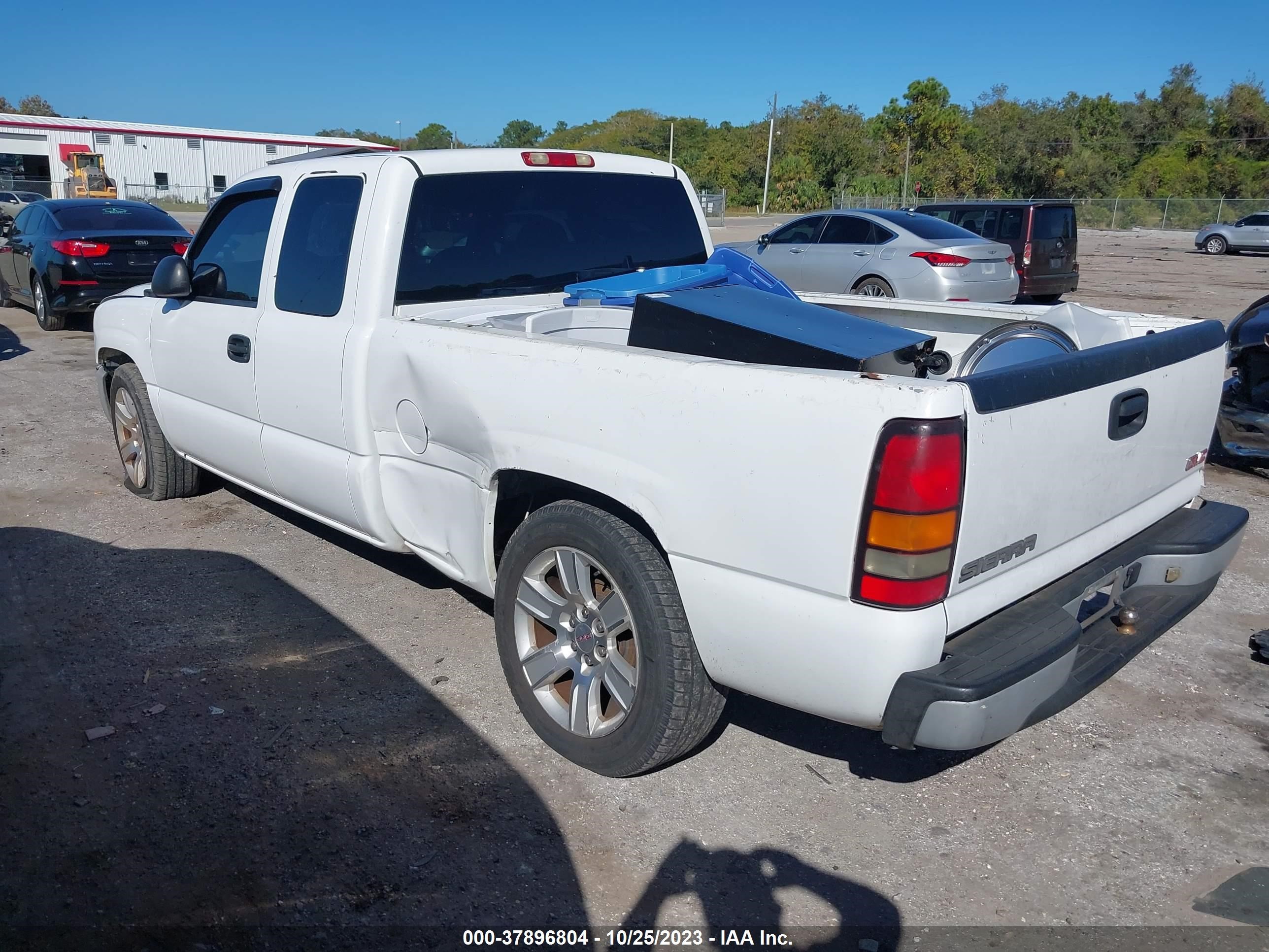 Photo 2 VIN: 1GTEC19X16Z257451 - GMC SIERRA 