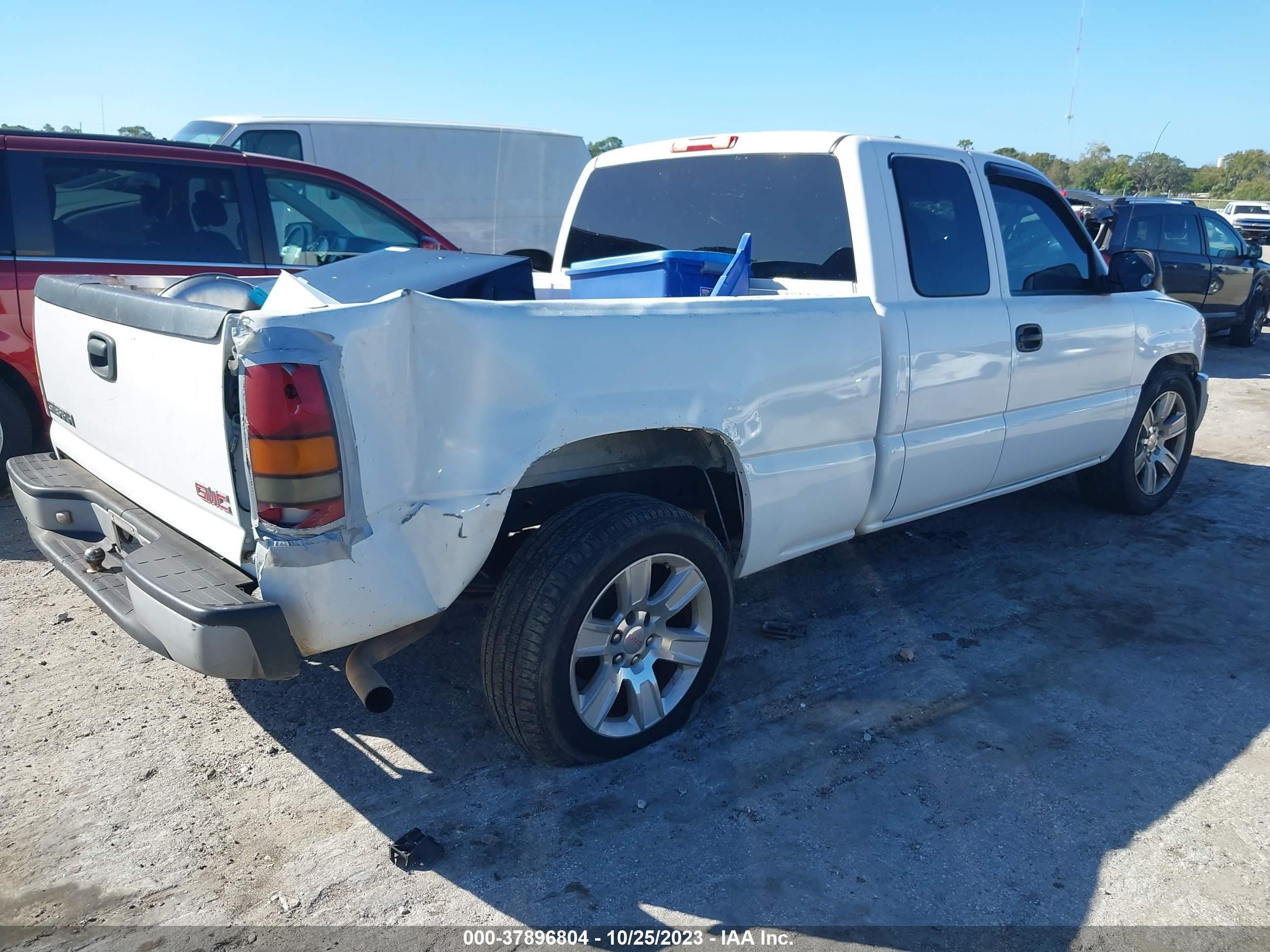 Photo 3 VIN: 1GTEC19X16Z257451 - GMC SIERRA 