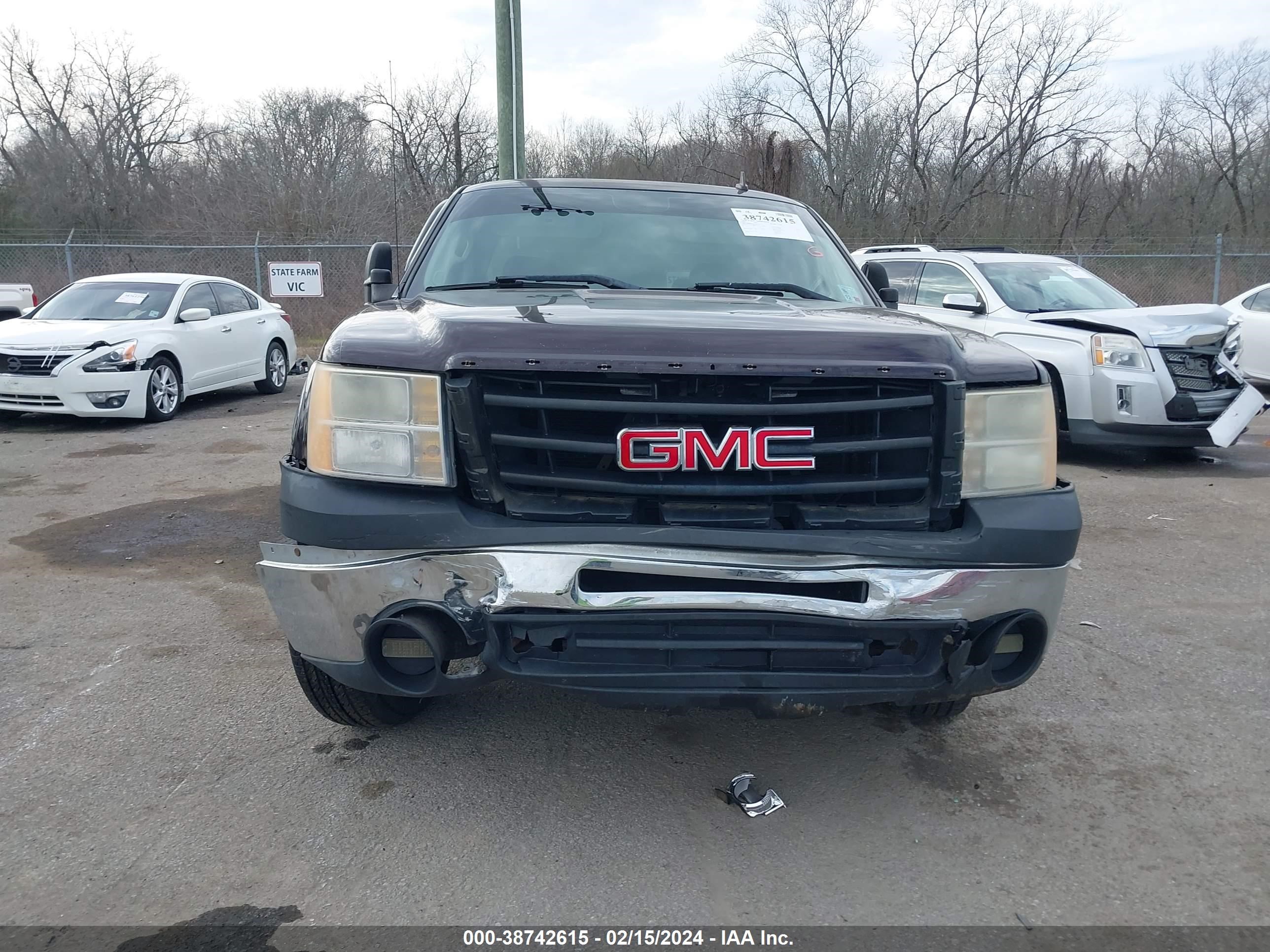 Photo 12 VIN: 1GTEC19X18Z149494 - GMC SIERRA 