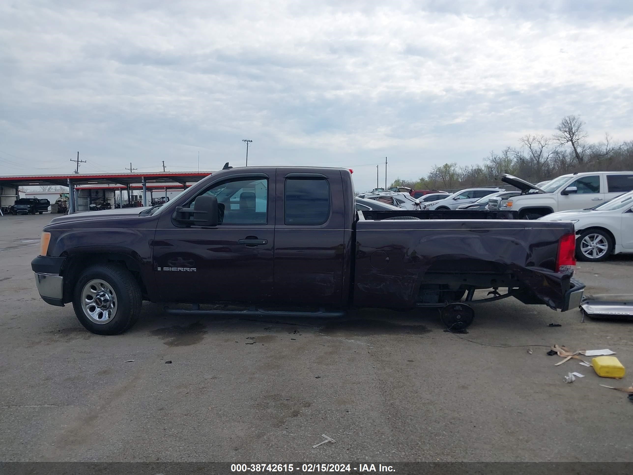 Photo 14 VIN: 1GTEC19X18Z149494 - GMC SIERRA 