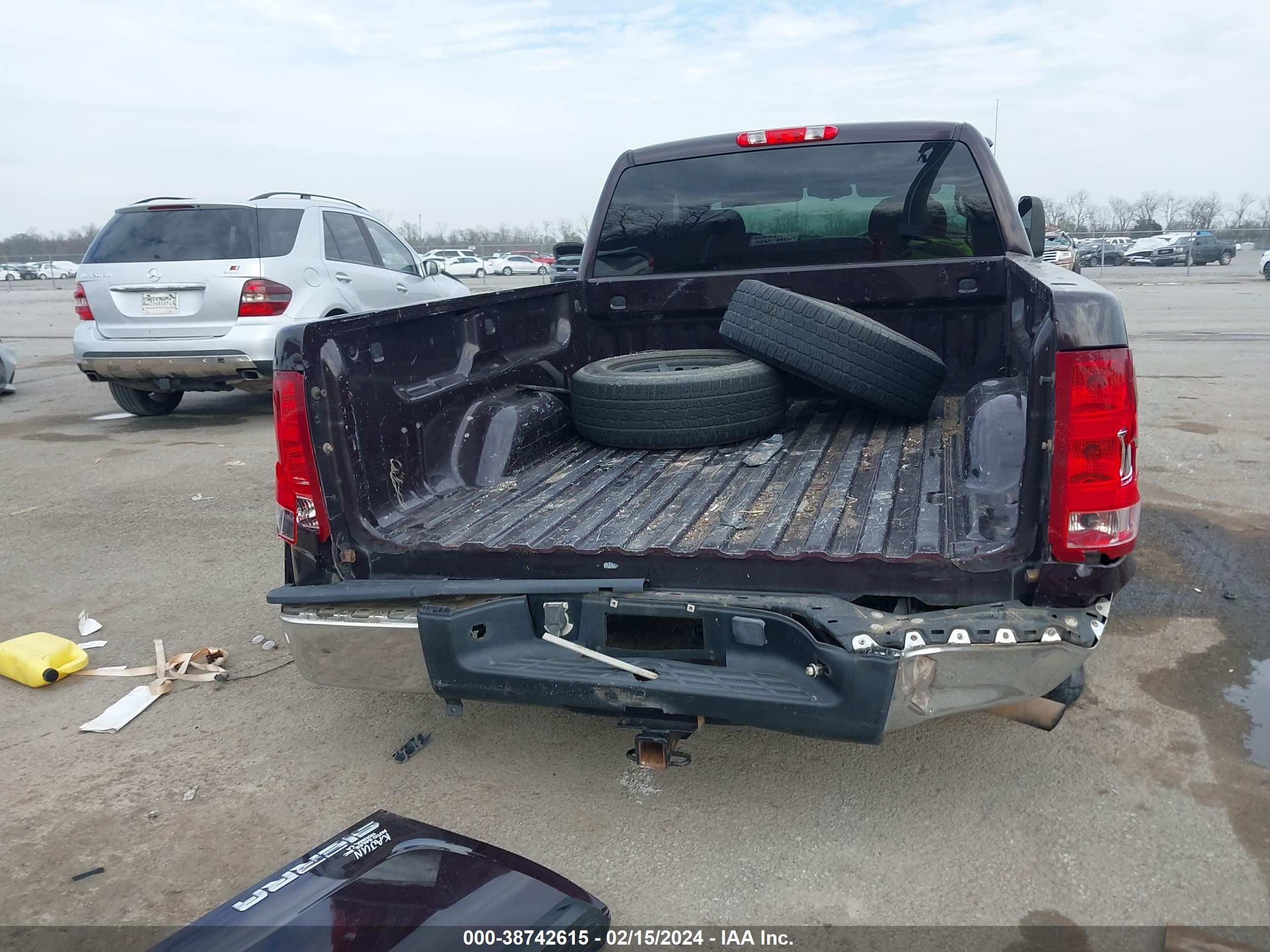 Photo 16 VIN: 1GTEC19X18Z149494 - GMC SIERRA 