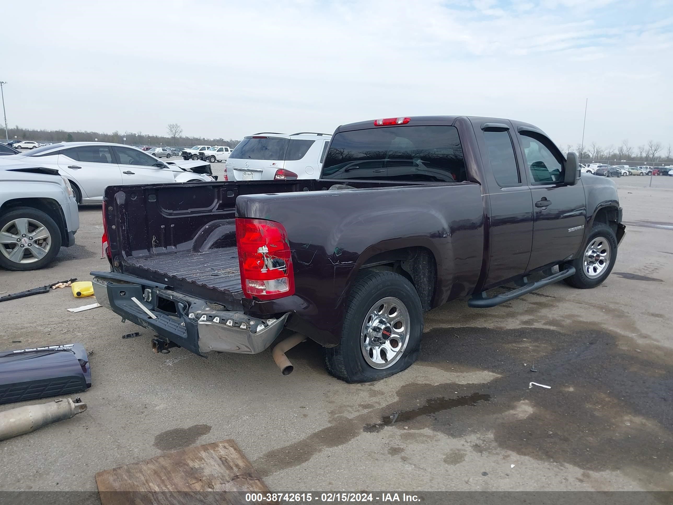 Photo 3 VIN: 1GTEC19X18Z149494 - GMC SIERRA 