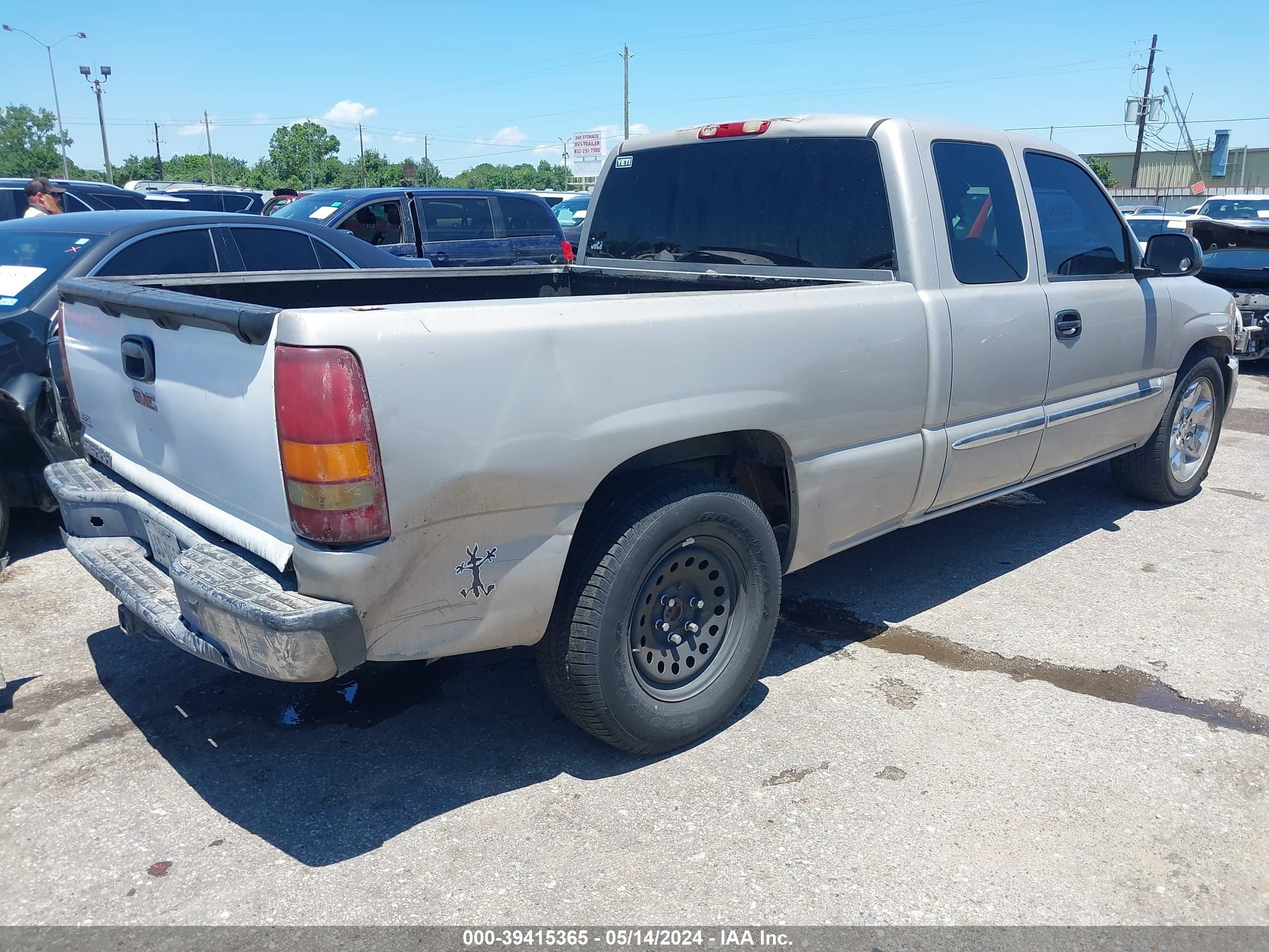 Photo 3 VIN: 1GTEC19X34Z212041 - GMC NULL 