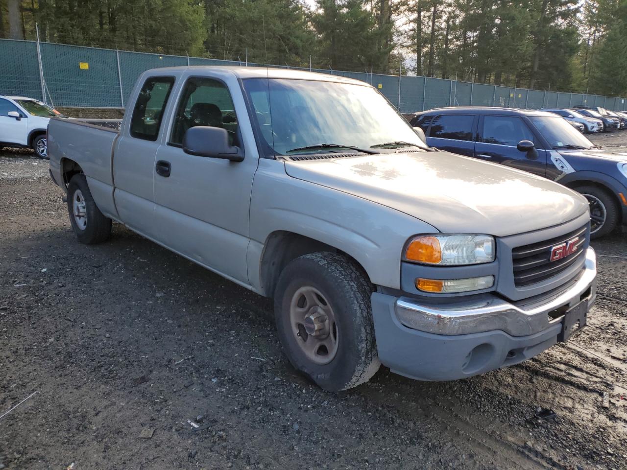 Photo 3 VIN: 1GTEC19X44Z338604 - GMC SIERRA 