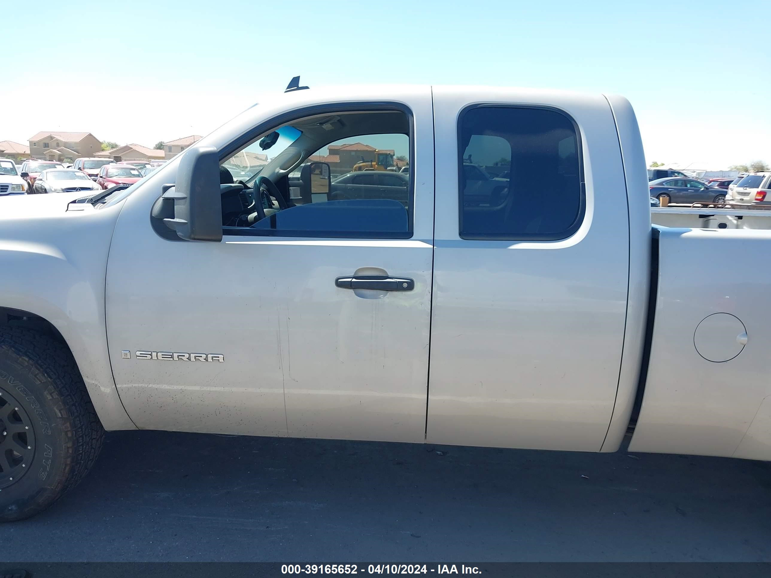 Photo 14 VIN: 1GTEC19X89Z132208 - GMC SIERRA 