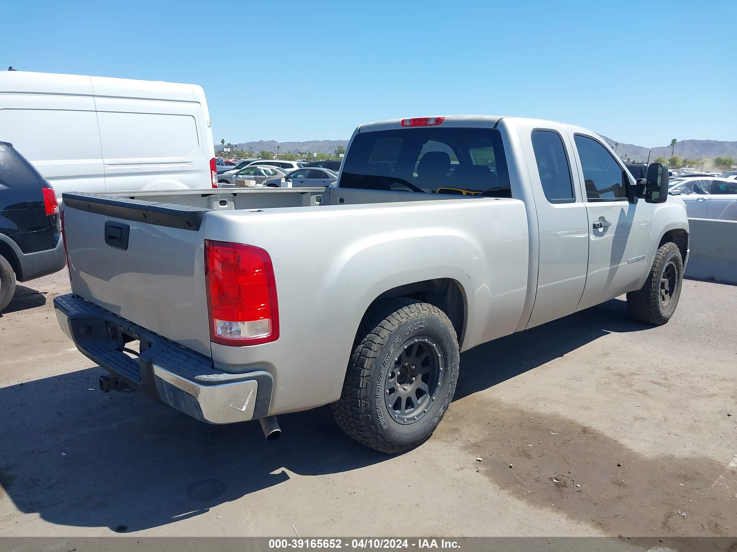 Photo 3 VIN: 1GTEC19X89Z132208 - GMC SIERRA 