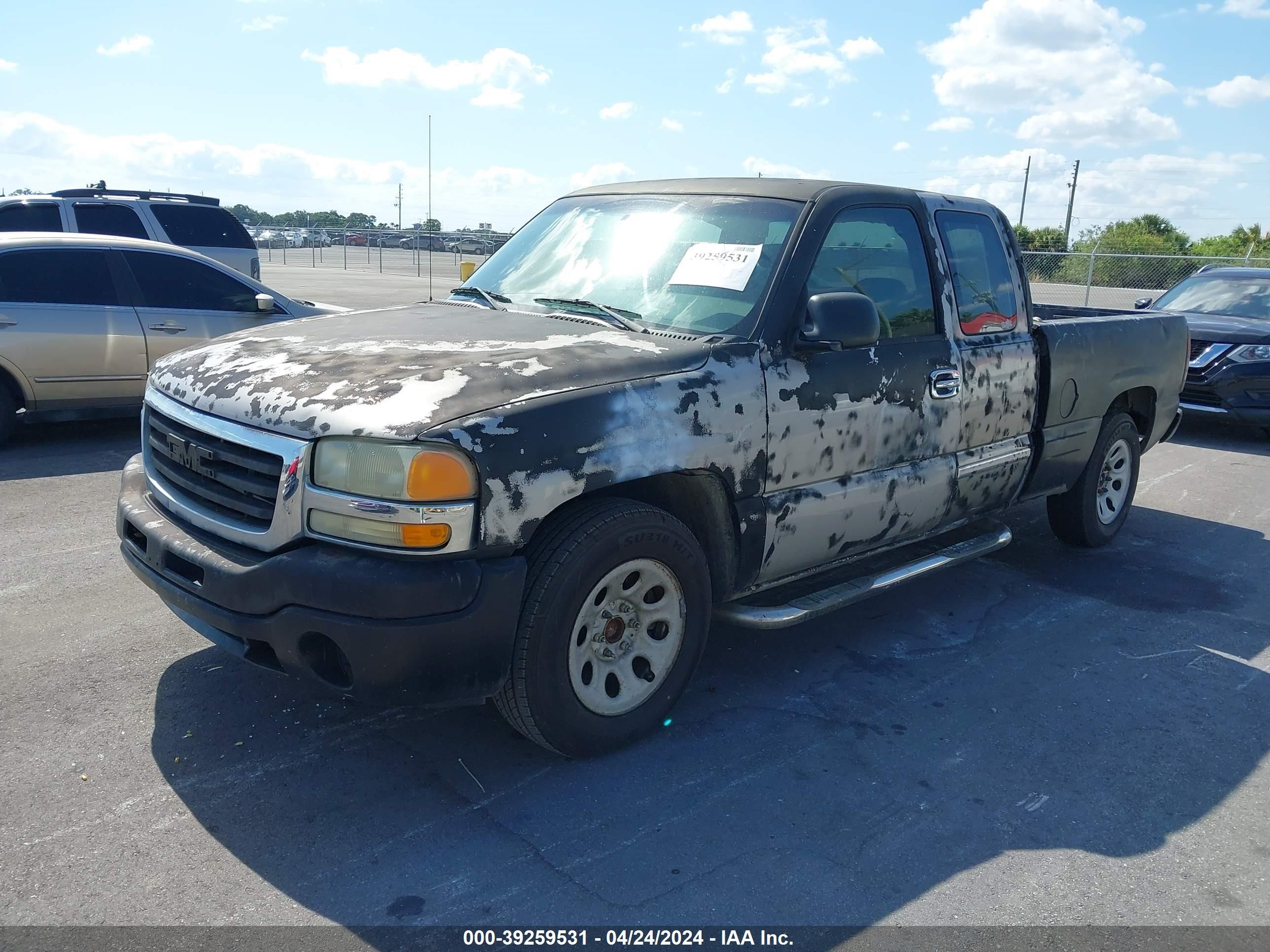 Photo 1 VIN: 1GTEC19XX5Z163504 - GMC SIERRA 