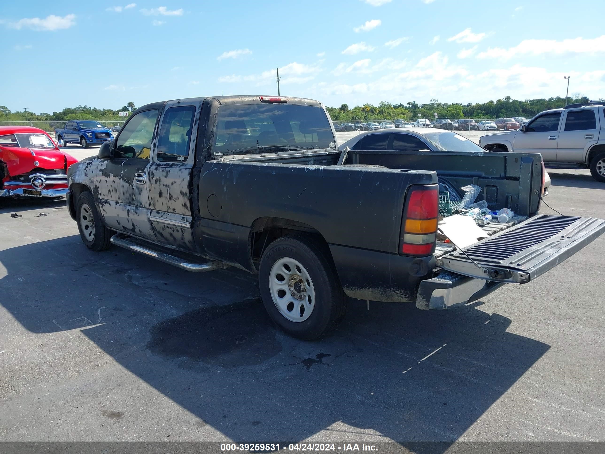 Photo 2 VIN: 1GTEC19XX5Z163504 - GMC SIERRA 