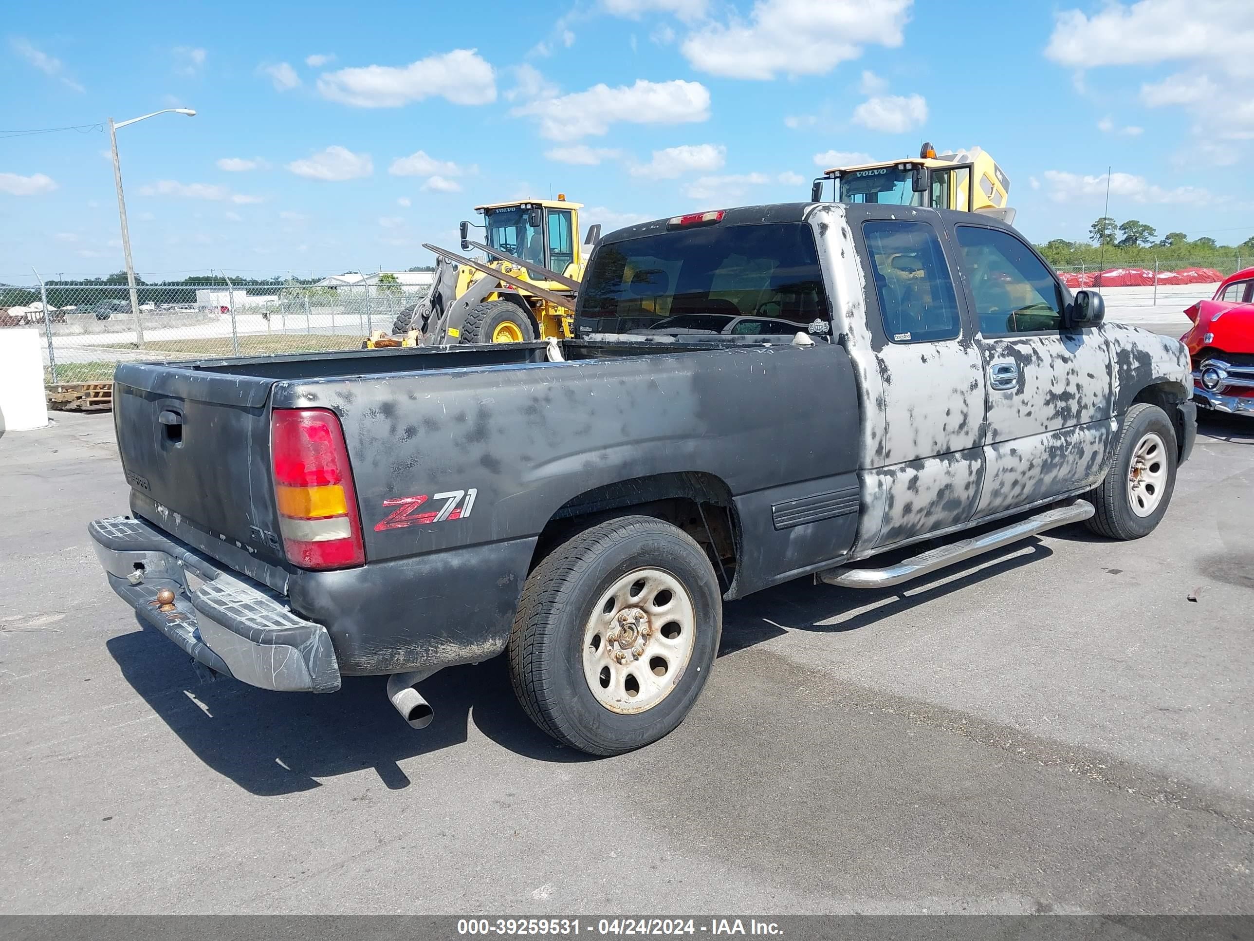 Photo 3 VIN: 1GTEC19XX5Z163504 - GMC SIERRA 