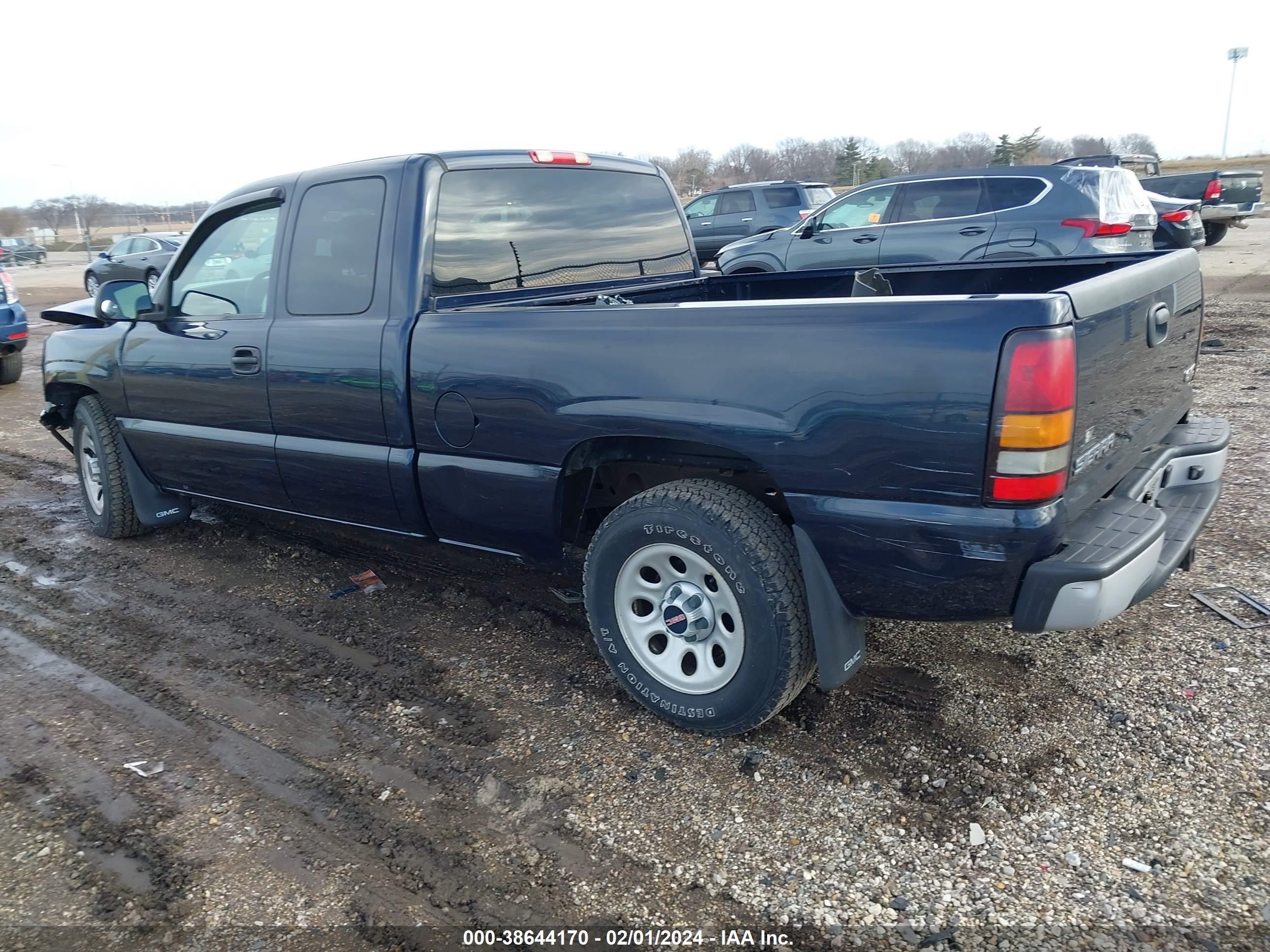 Photo 2 VIN: 1GTEC19XX7Z169371 - GMC SIERRA 