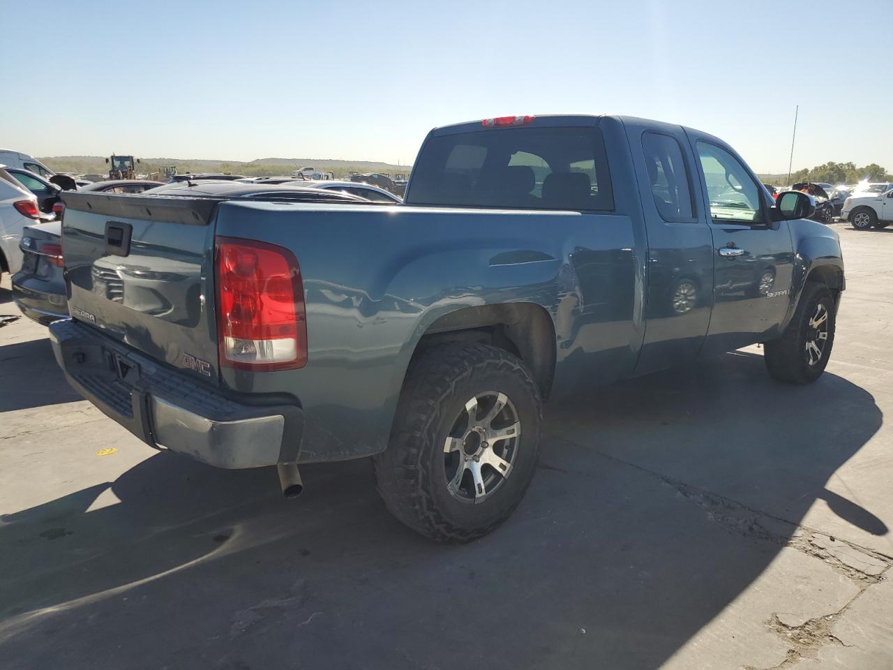 Photo 2 VIN: 1GTEC19XX9Z276214 - GMC SIERRA 