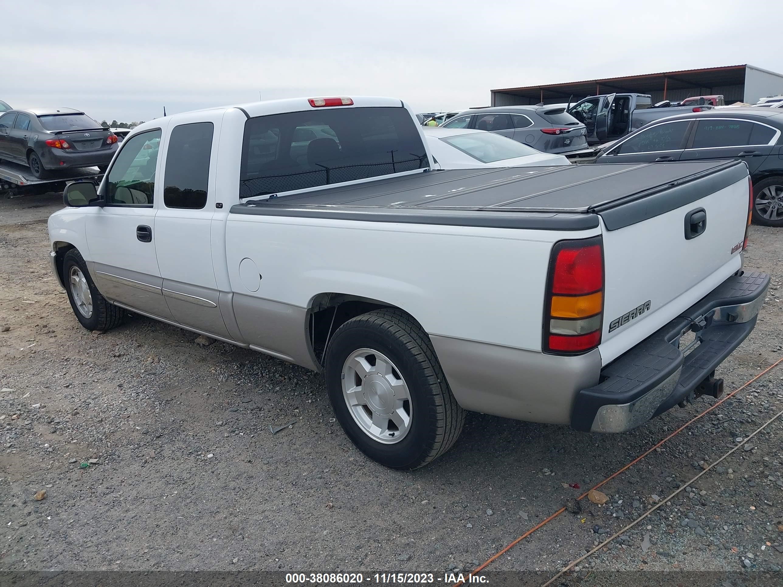 Photo 2 VIN: 1GTEC19Z05Z315940 - GMC SIERRA 