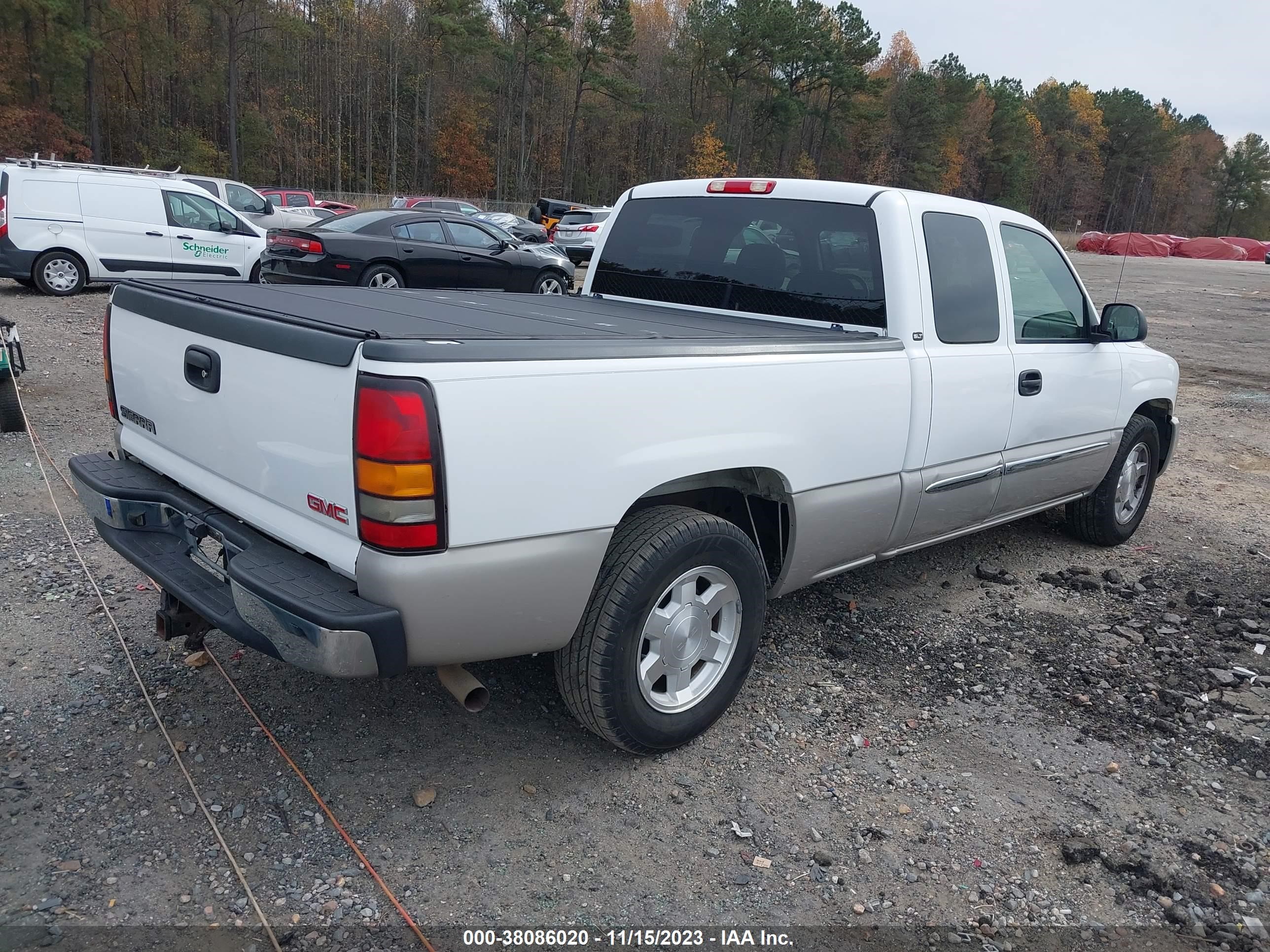 Photo 3 VIN: 1GTEC19Z05Z315940 - GMC SIERRA 