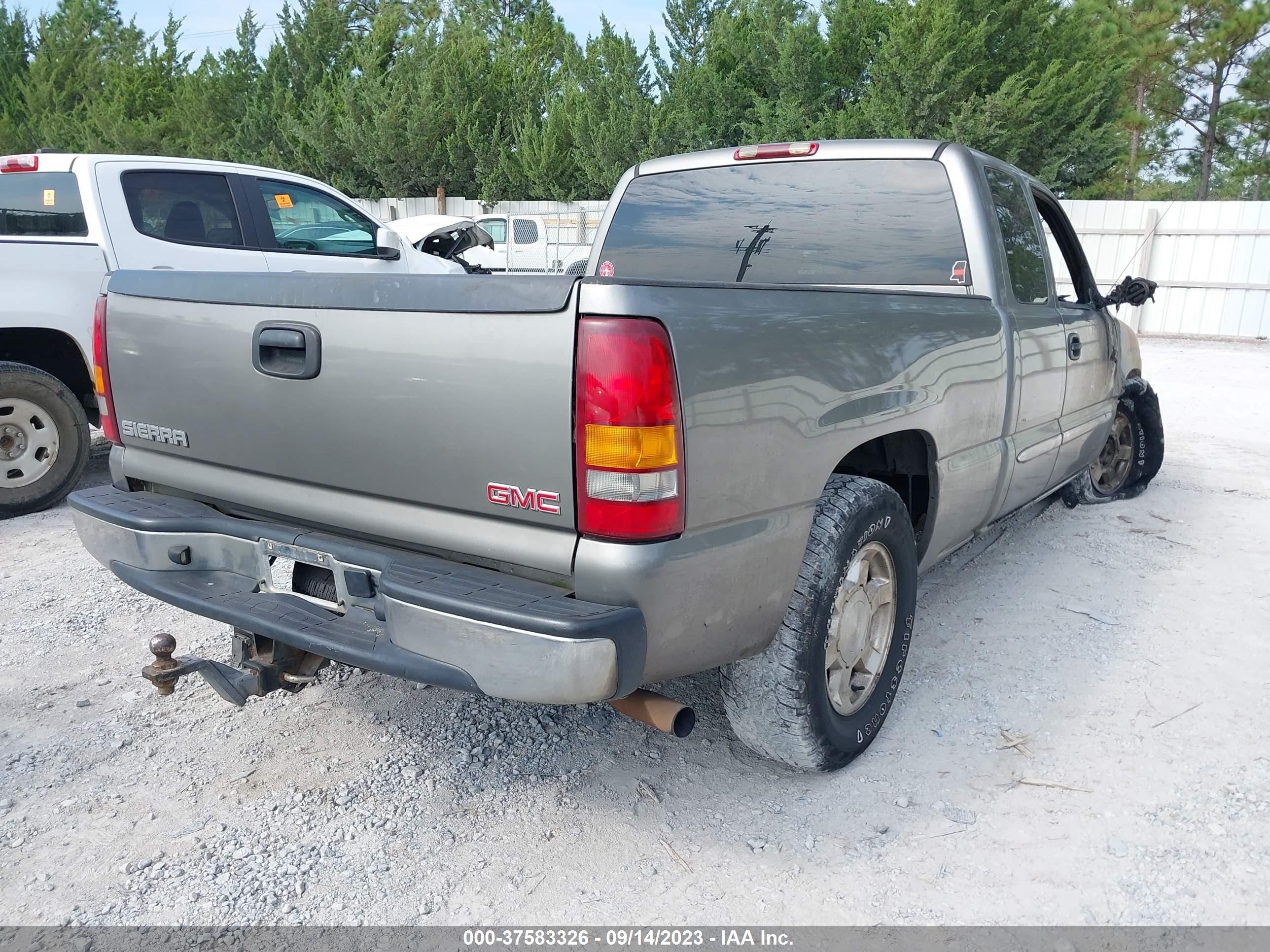 Photo 3 VIN: 1GTEC19Z46Z213753 - GMC SIERRA 