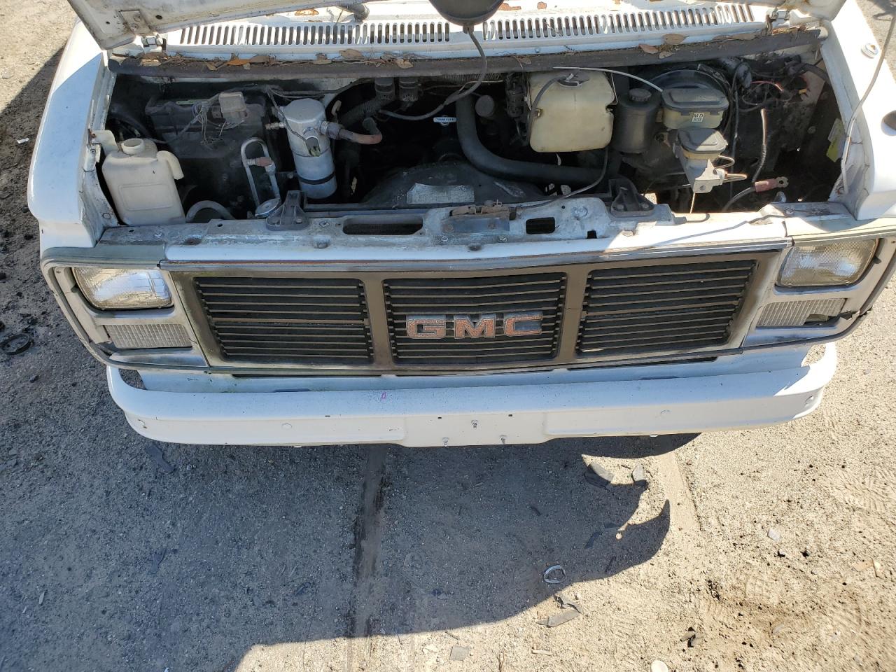 Photo 11 VIN: 1GTEG25H4J7526958 - GMC NULL 