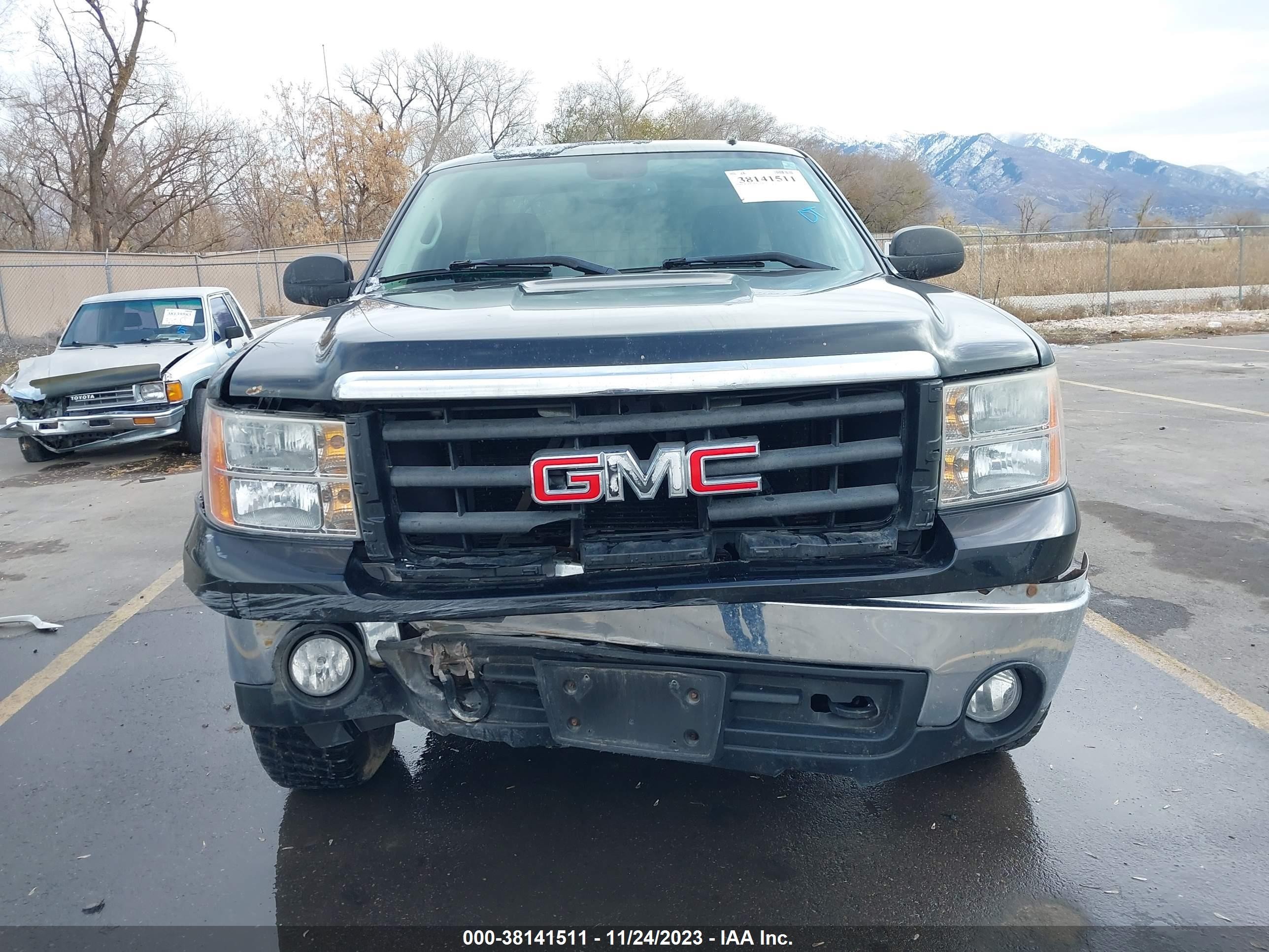 Photo 11 VIN: 1GTEK14037Z650818 - GMC SIERRA 