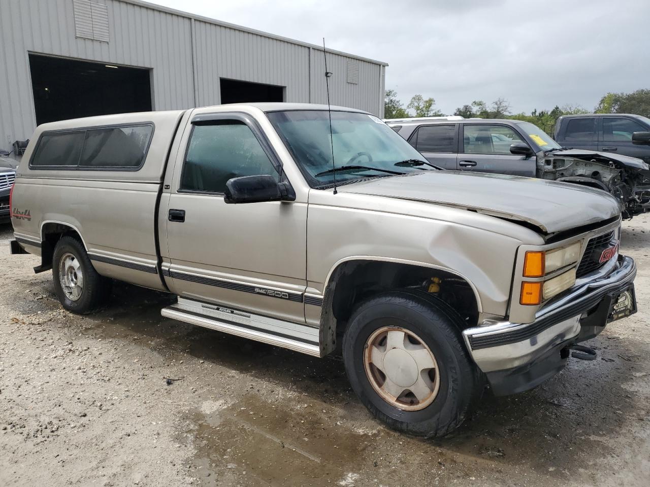 Photo 3 VIN: 1GTEK14R0WZ526079 - GMC SIERRA 