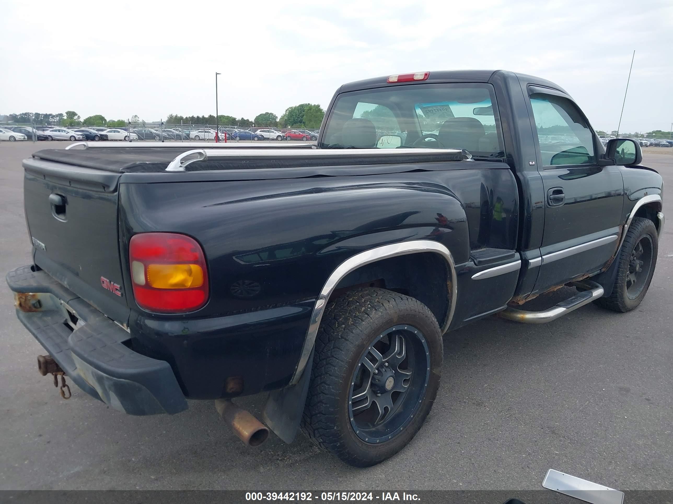 Photo 3 VIN: 1GTEK14T0YZ352416 - GMC SIERRA 