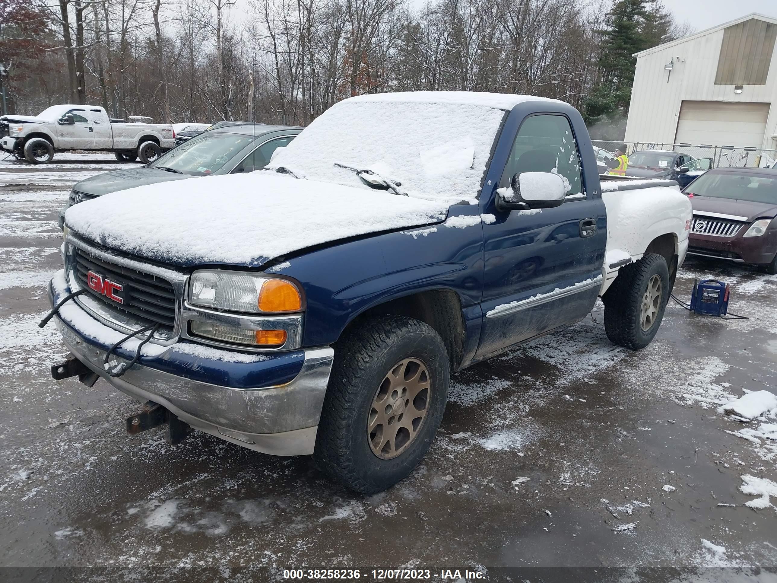 Photo 1 VIN: 1GTEK14T7YZ243015 - GMC SIERRA 