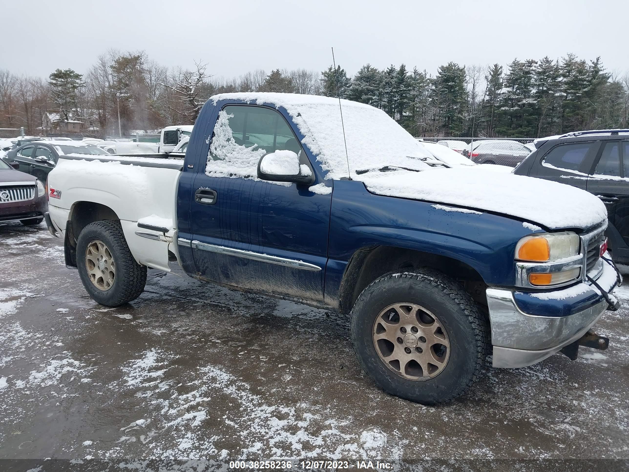 Photo 5 VIN: 1GTEK14T7YZ243015 - GMC SIERRA 