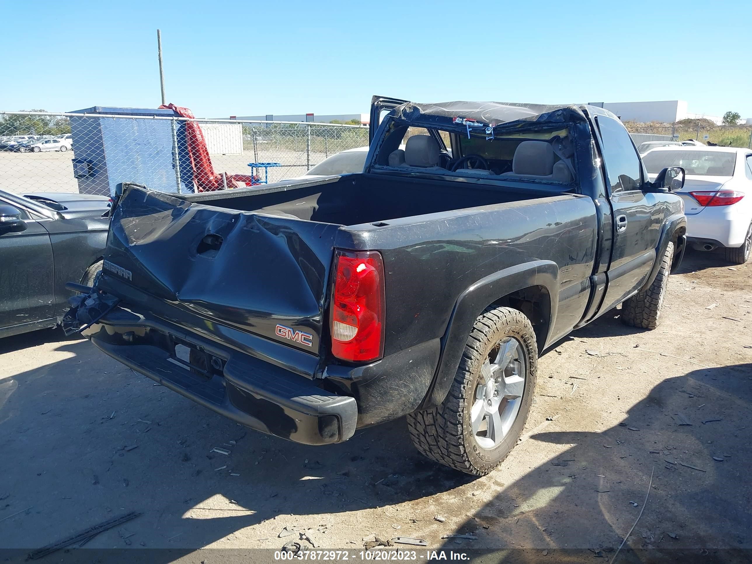 Photo 3 VIN: 1GTEK14T84Z129230 - GMC SIERRA 