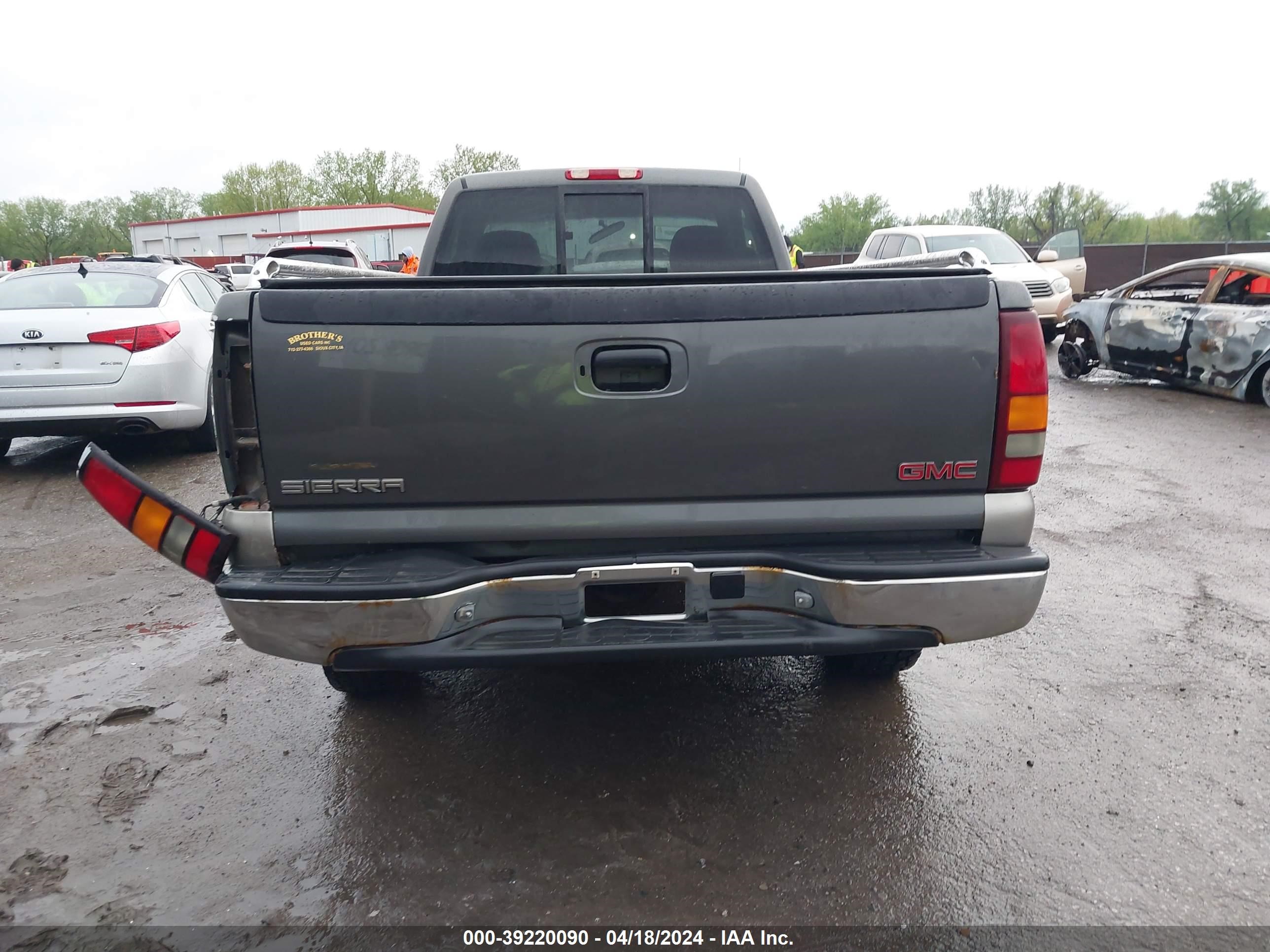 Photo 15 VIN: 1GTEK14V0YE301085 - GMC SIERRA 