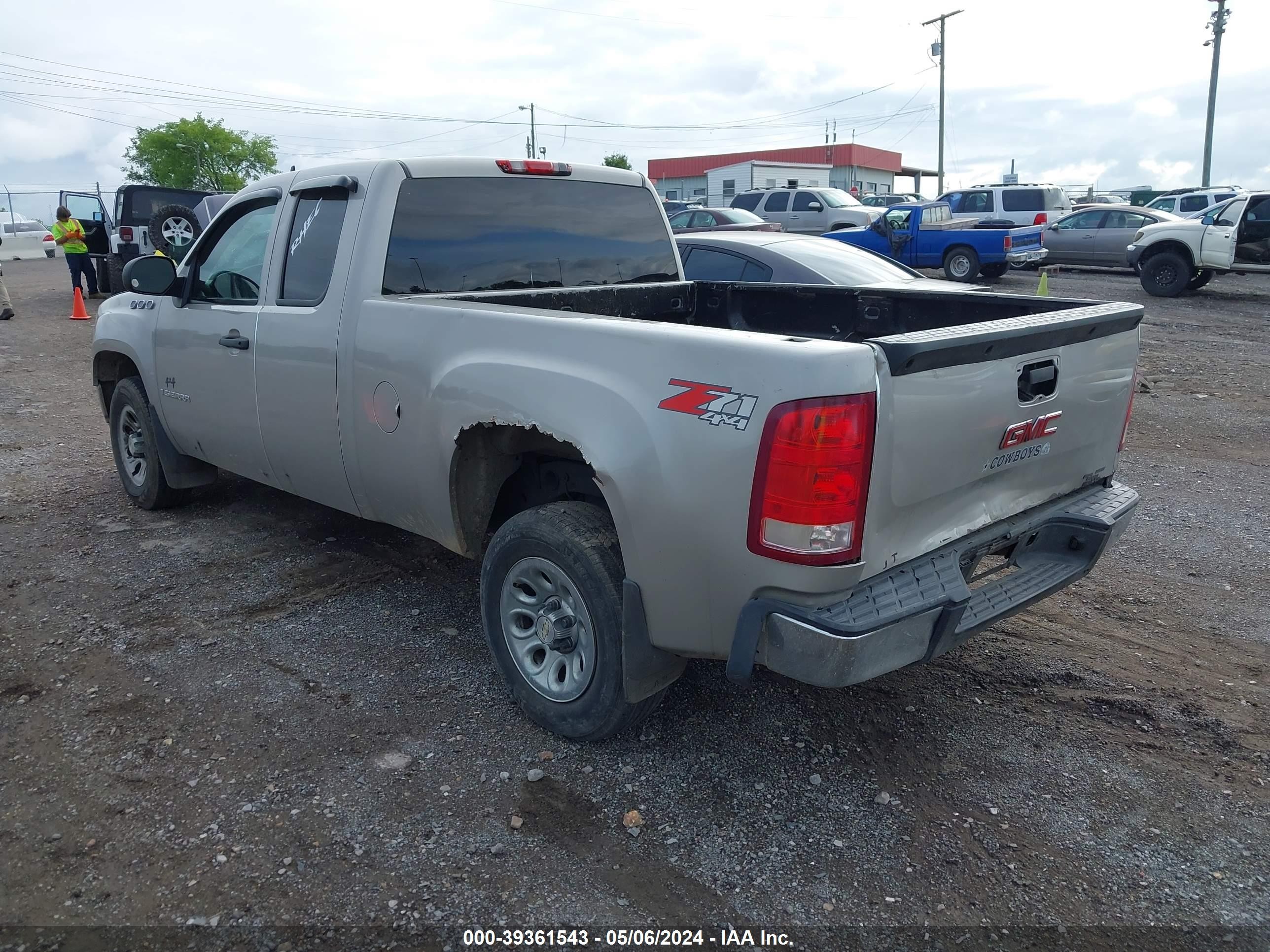 Photo 2 VIN: 1GTEK19058Z313724 - GMC SIERRA 