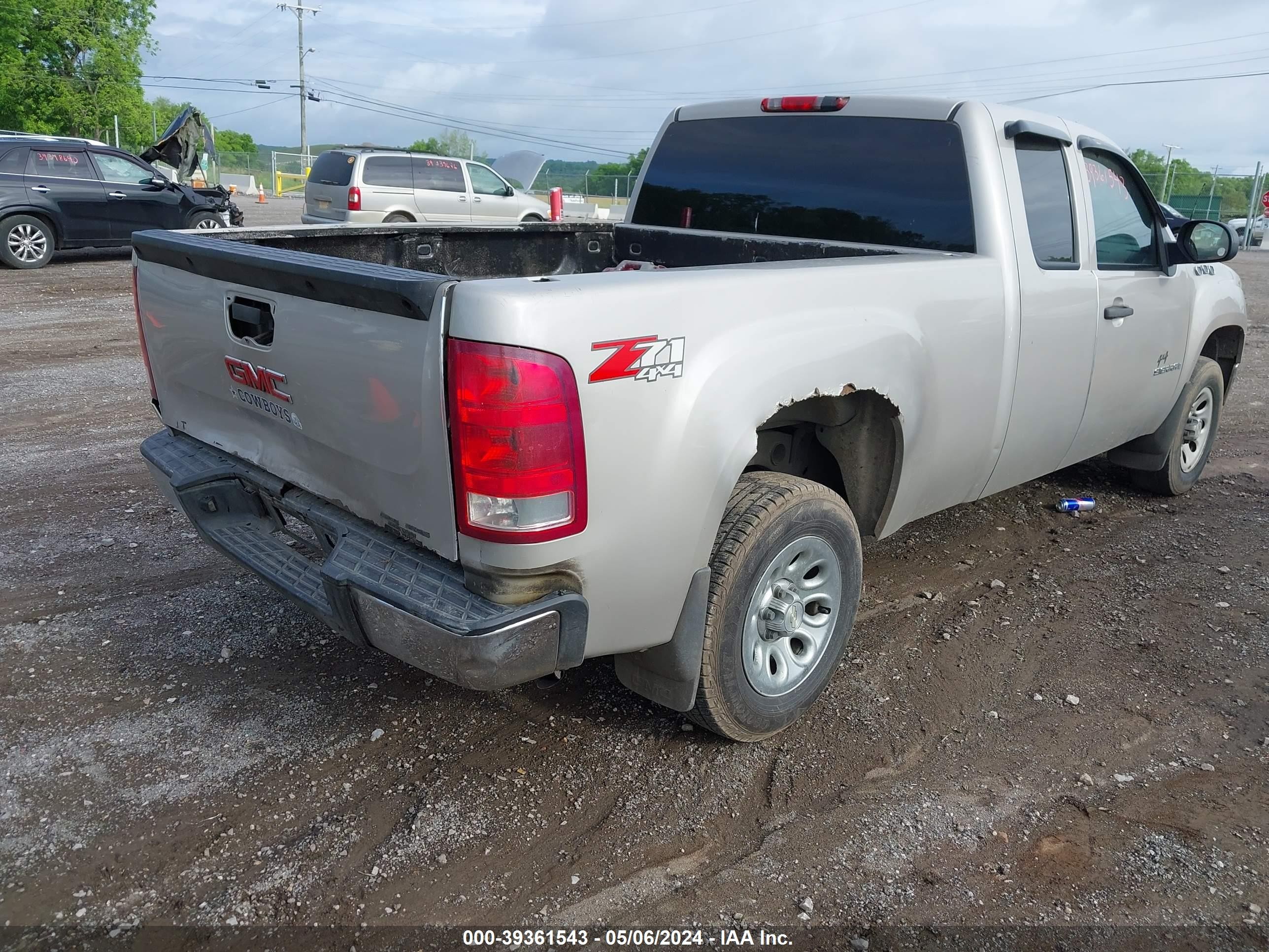 Photo 3 VIN: 1GTEK19058Z313724 - GMC SIERRA 