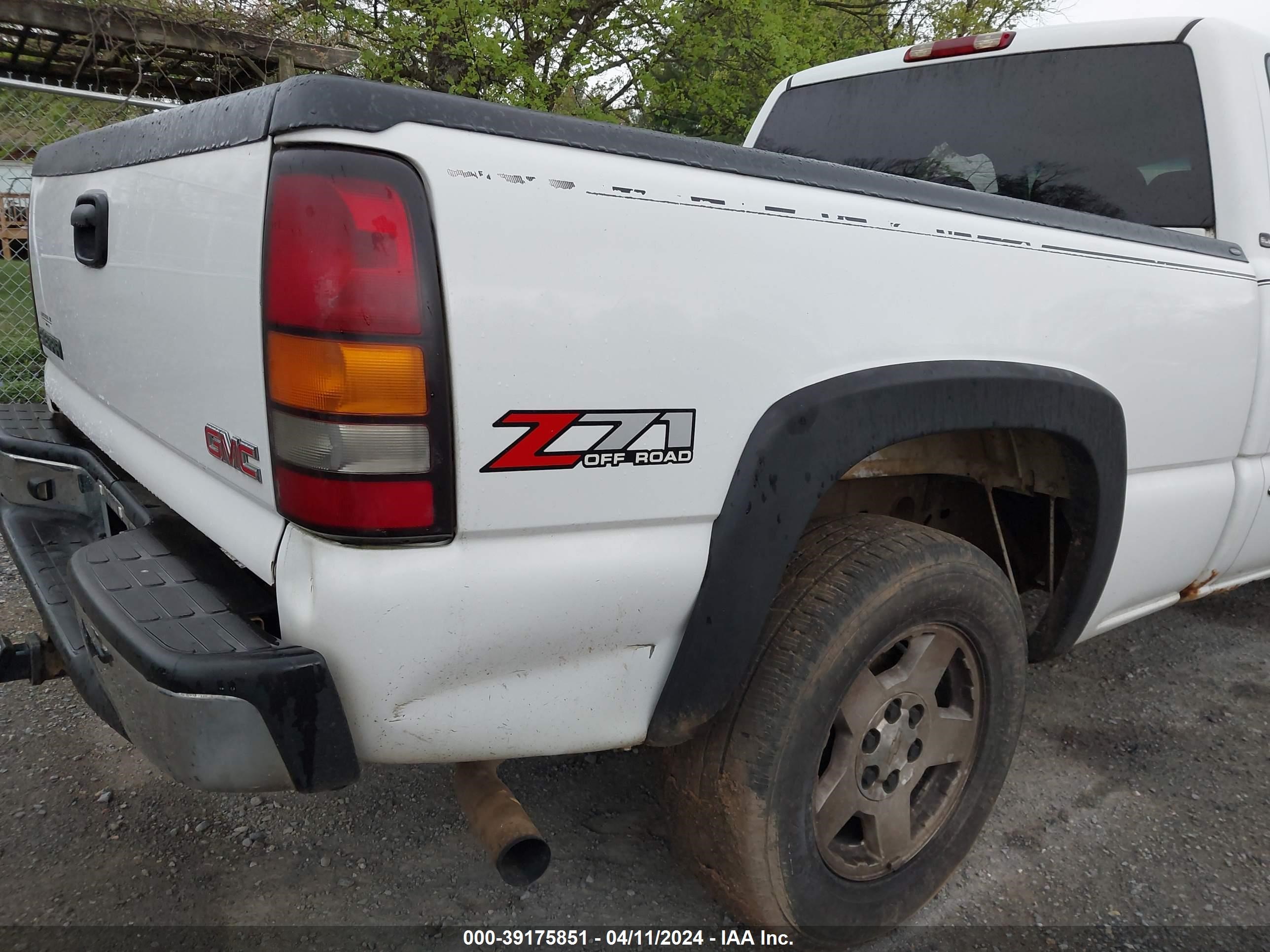 Photo 16 VIN: 1GTEK19B65E124438 - GMC SIERRA 