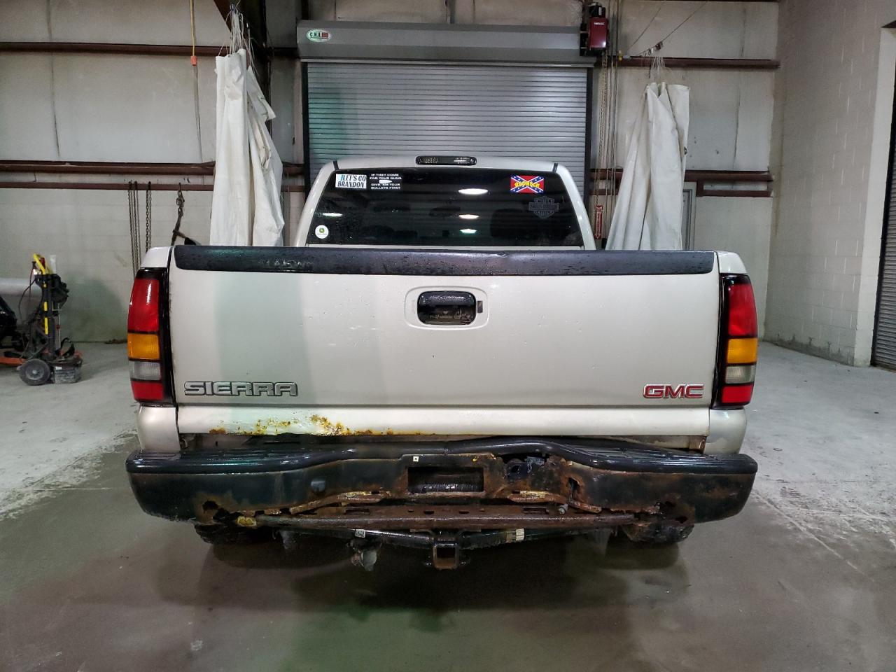 Photo 5 VIN: 1GTEK19B77E177412 - GMC SIERRA 