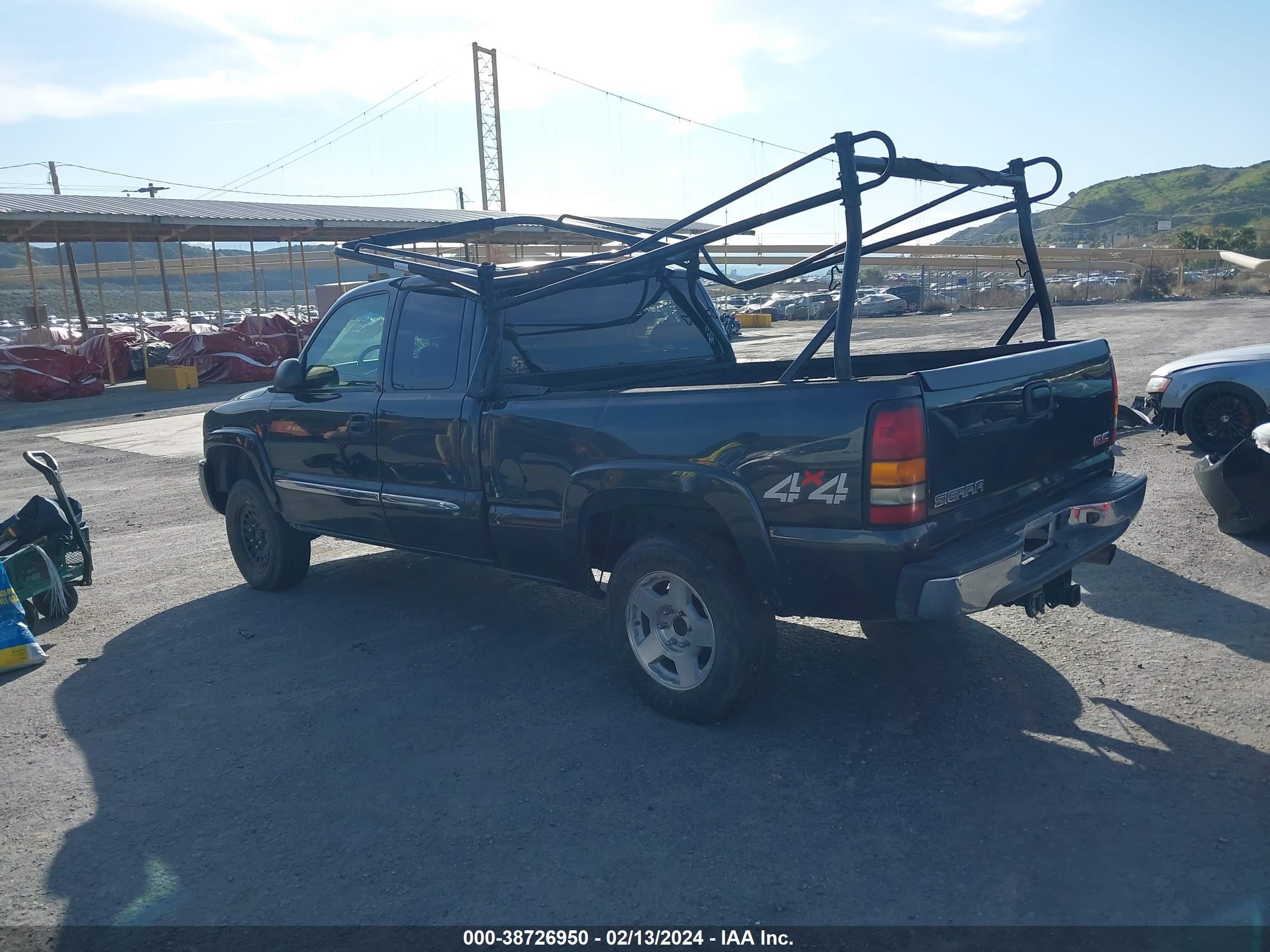 Photo 2 VIN: 1GTEK19B95E114082 - GMC SIERRA 