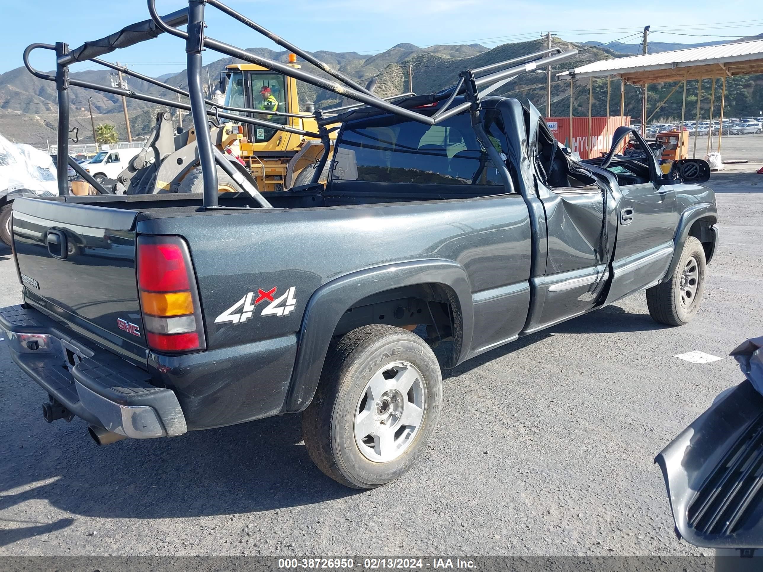 Photo 3 VIN: 1GTEK19B95E114082 - GMC SIERRA 